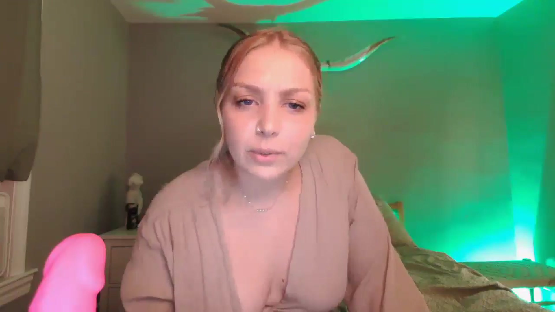 Gallery image thumbnail from Lovelyleah's myfreecams stream on, 08/27/2025, 02:00 image 12 of 20