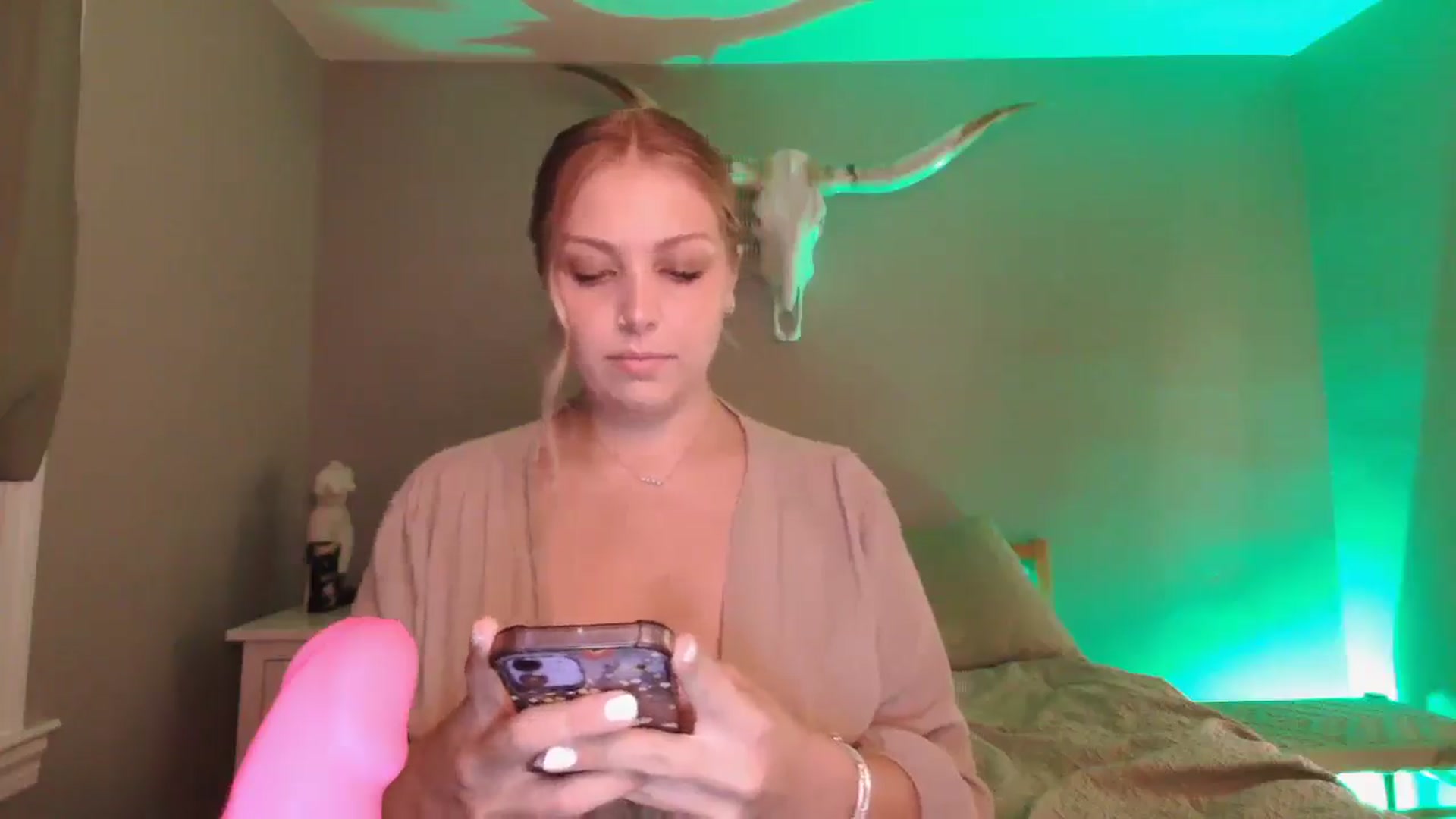Gallery image thumbnail from Lovelyleah's myfreecams stream on, 08/27/2025, 02:00 image 18 of 20