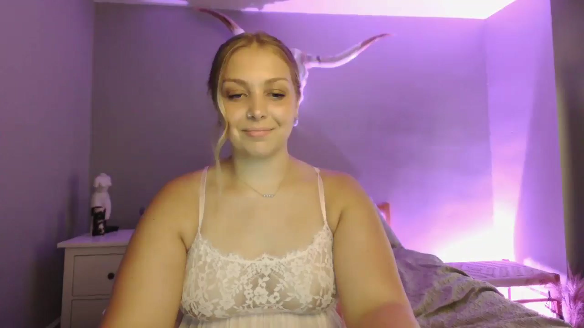 Gallery image thumbnail from Lovelyleah's myfreecams stream on, 08/27/2025, 02:55 image 5 of 20