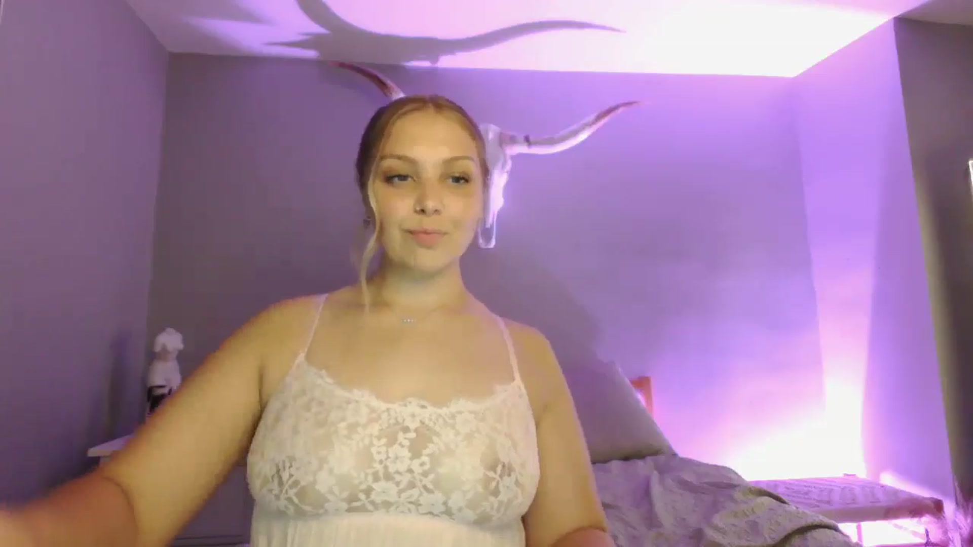 Gallery image thumbnail from Lovelyleah's myfreecams stream on, 08/27/2025, 02:55 image 17 of 20