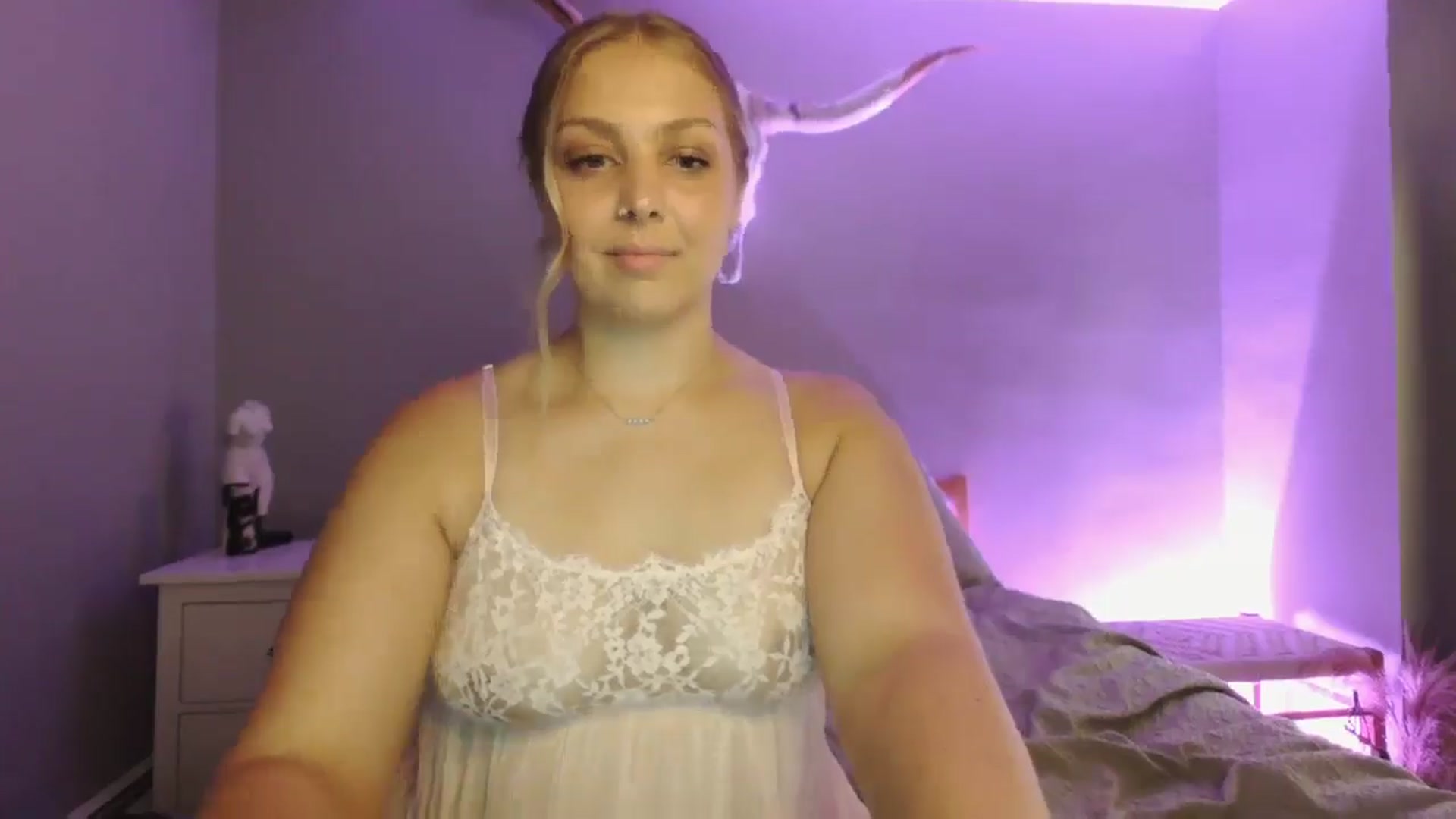 Gallery image thumbnail from Lovelyleah's myfreecams stream on, 08/27/2025, 02:55 image 18 of 20