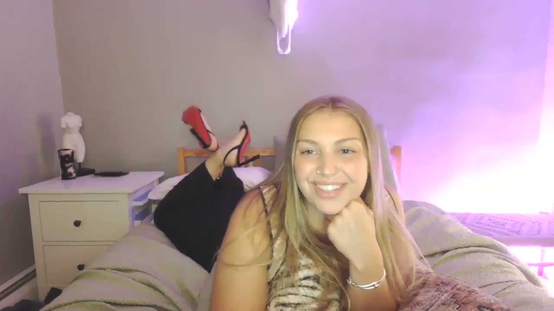 Gallery image thumbnail from Lovelyleah's myfreecams stream on, 08/30/2025, 22:04 image 4 of 20