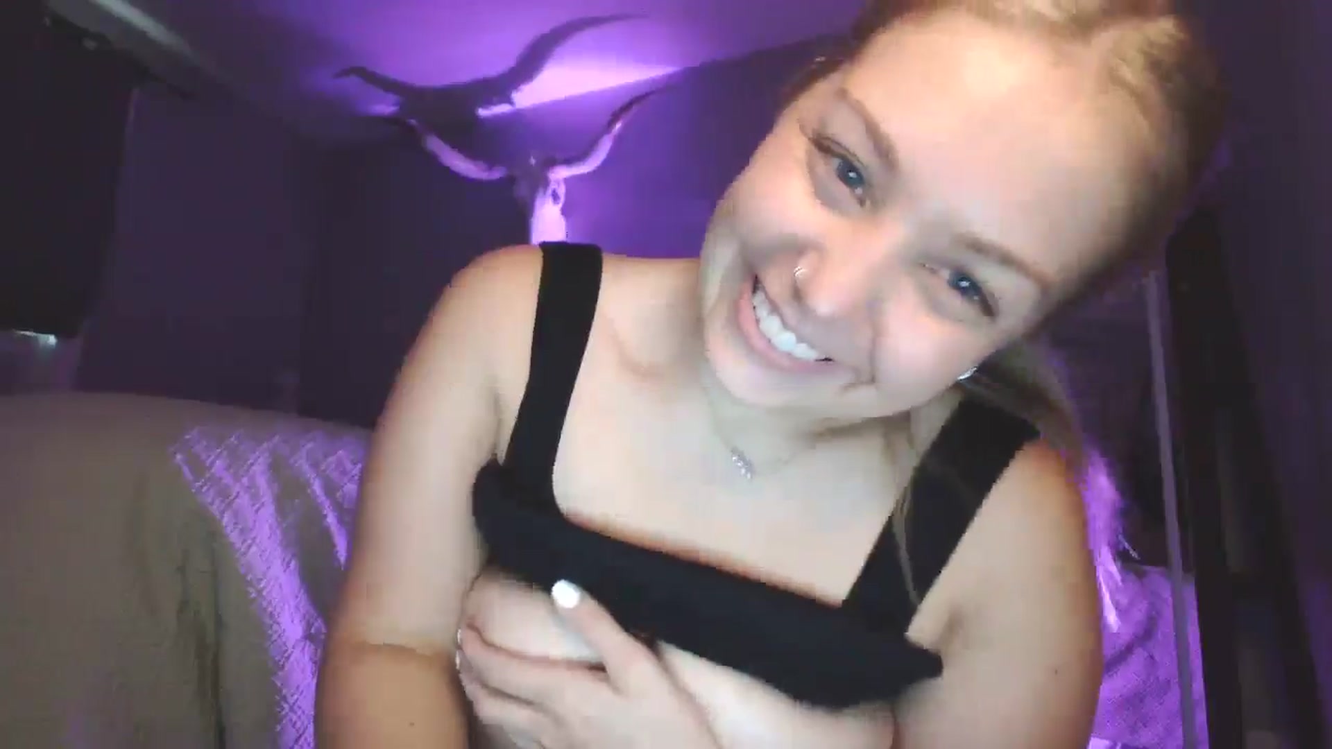 Gallery image thumbnail from Lovelyleah's myfreecams stream on, 09/03/2025, 17:23 image 7 of 20