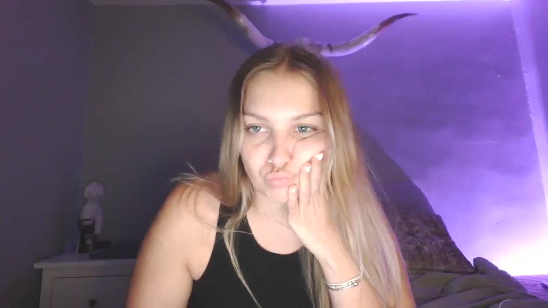 Gallery image thumbnail from Lovelyleah's myfreecams stream on, 09/06/2025, 23:42 image 5 of 20