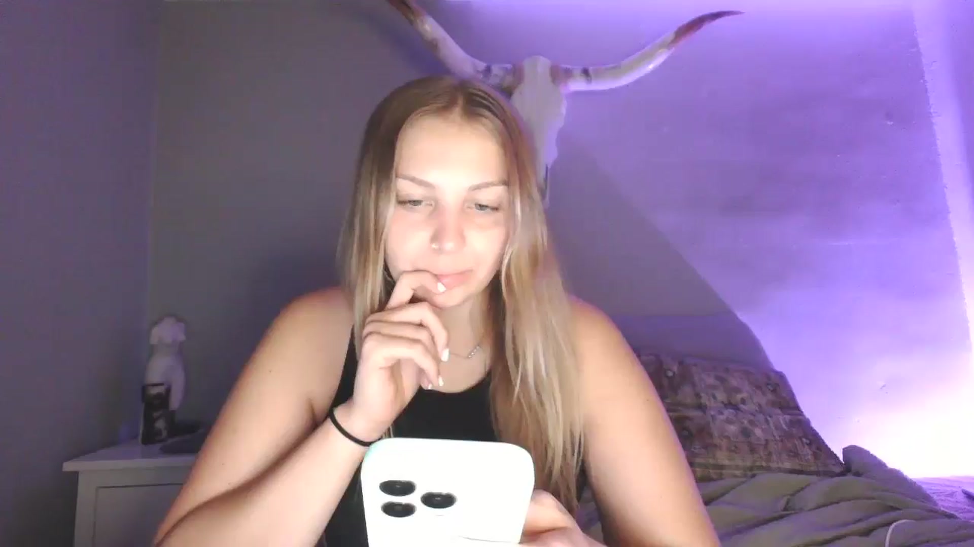 Gallery image thumbnail from Lovelyleah's myfreecams stream on, 09/06/2025, 23:42 image 1 of 20