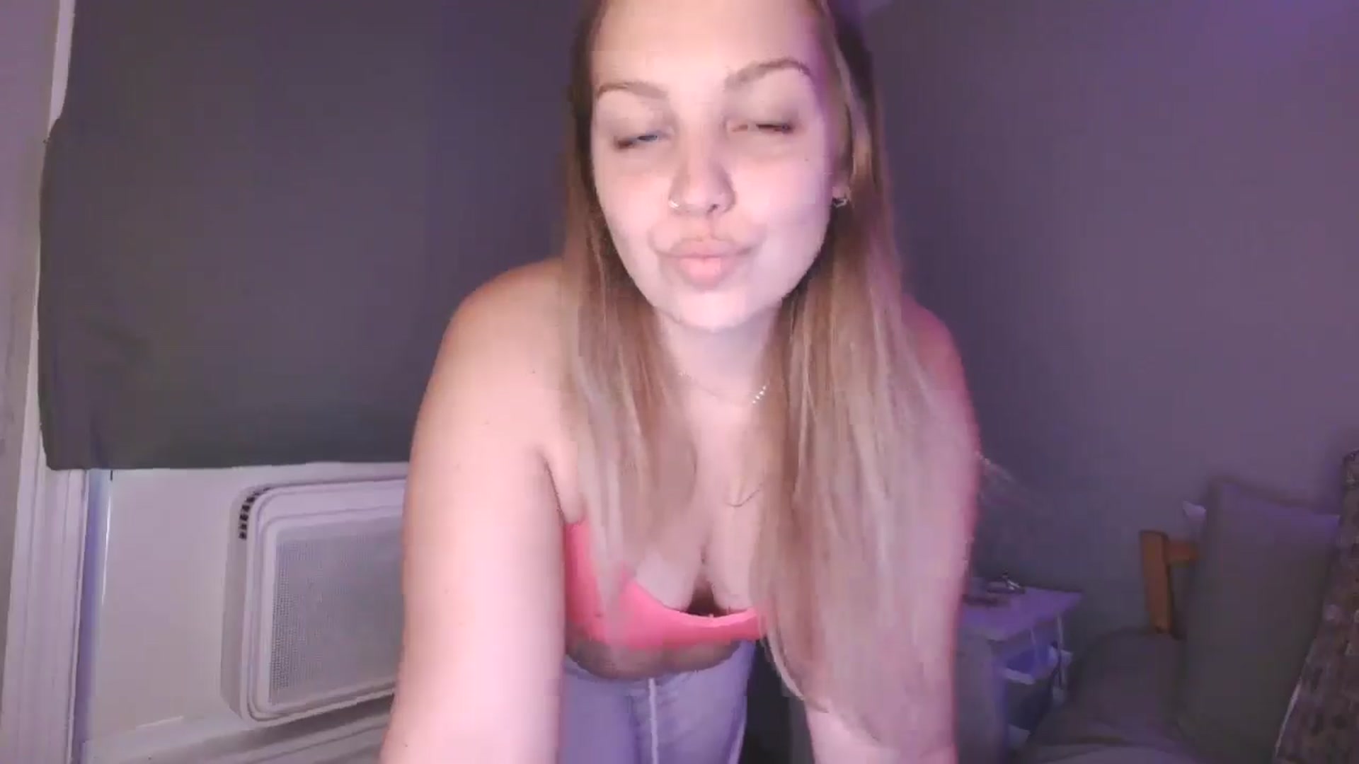 Gallery image thumbnail from Lovelyleah's myfreecams stream on, 09/18/2025, 17:56 image 19 of 20
