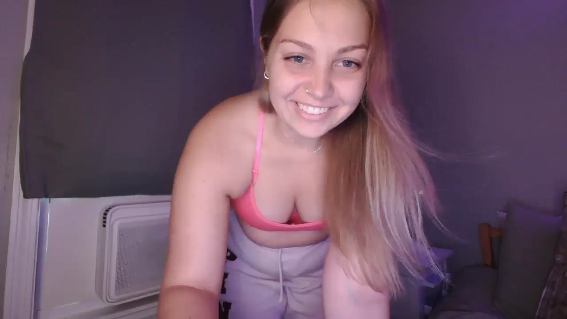 Gallery image thumbnail from Lovelyleah's myfreecams stream on, 09/18/2025, 17:56 image 13 of 20