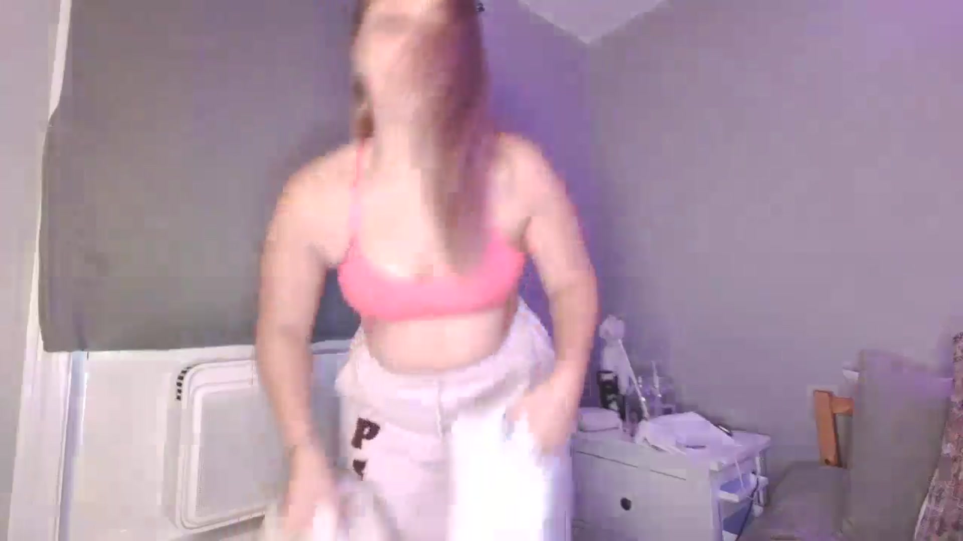 Gallery image thumbnail from Lovelyleah's myfreecams stream on, 09/18/2025, 17:56 image 15 of 20