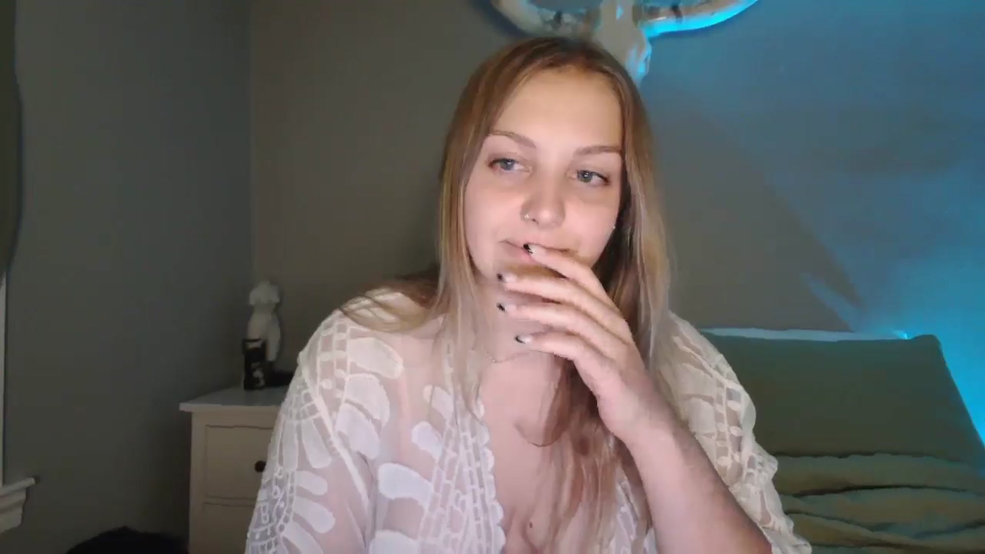 Gallery image thumbnail from Lovelyleah's myfreecams stream on, 09/19/2025, 23:01 image 8 of 20