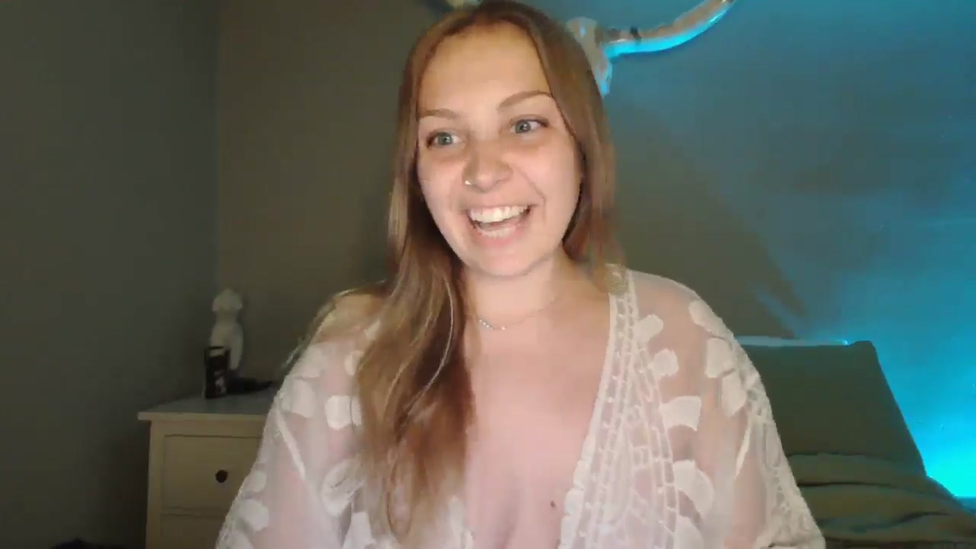 Gallery image thumbnail from Lovelyleah's myfreecams stream on, 09/19/2025, 23:01 image 15 of 20