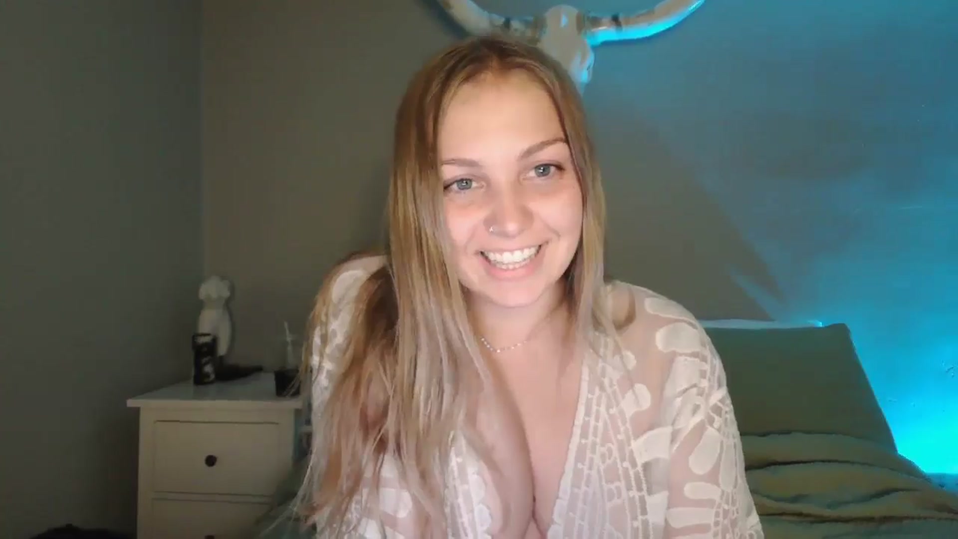 Gallery image thumbnail from Lovelyleah's myfreecams stream on, 09/19/2025, 23:01 image 16 of 20