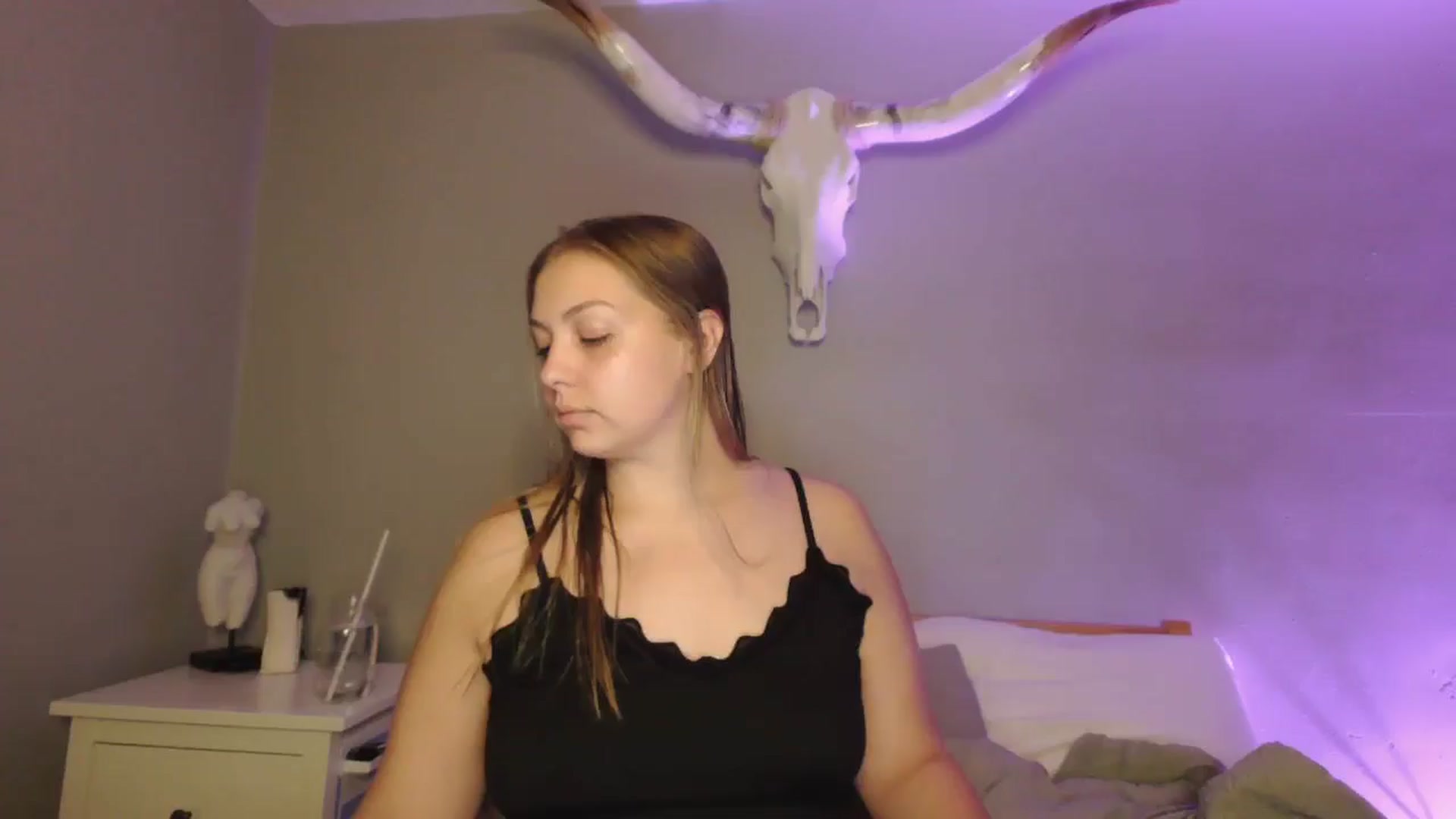 Gallery image thumbnail from Lovelyleah's myfreecams stream on, 09/28/2025, 17:58 image 1 of 20
