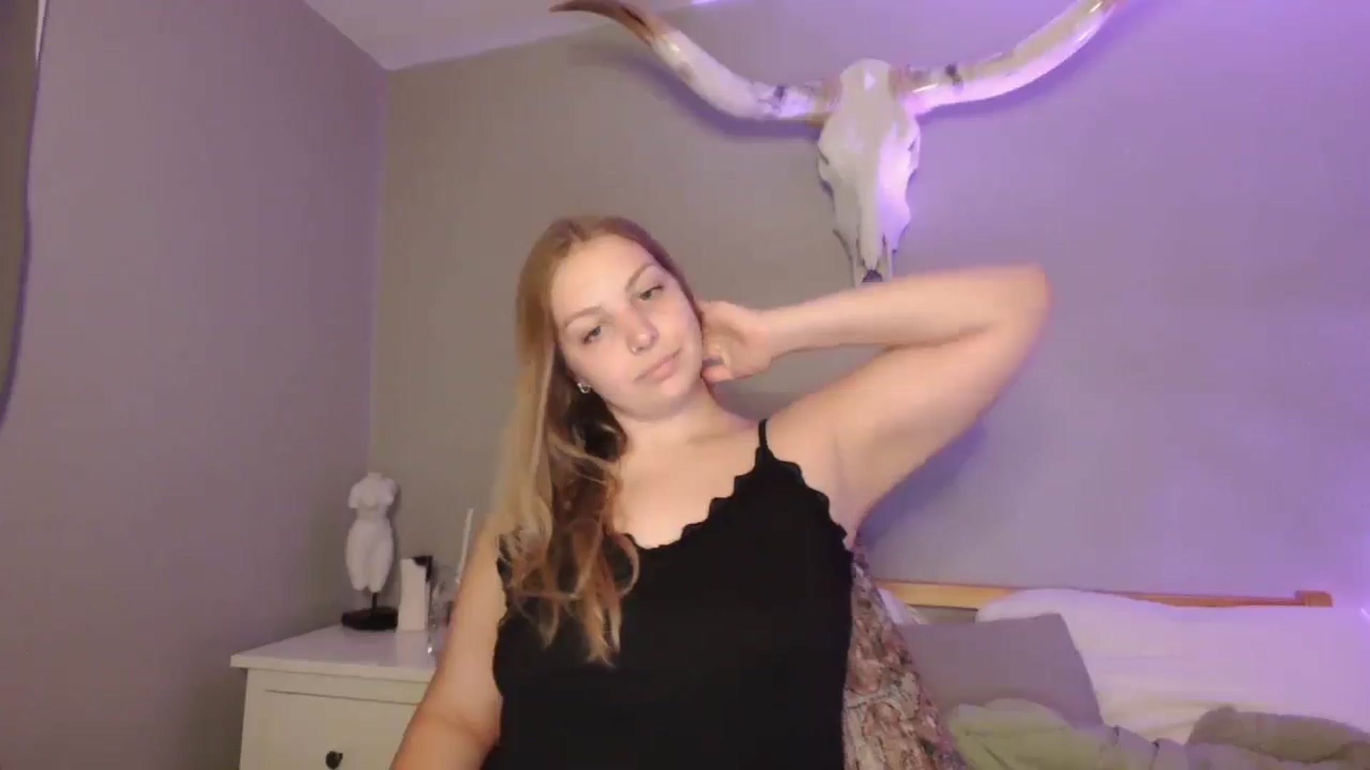Gallery image thumbnail from Lovelyleah's myfreecams stream on, 09/28/2025, 17:58 image 9 of 20