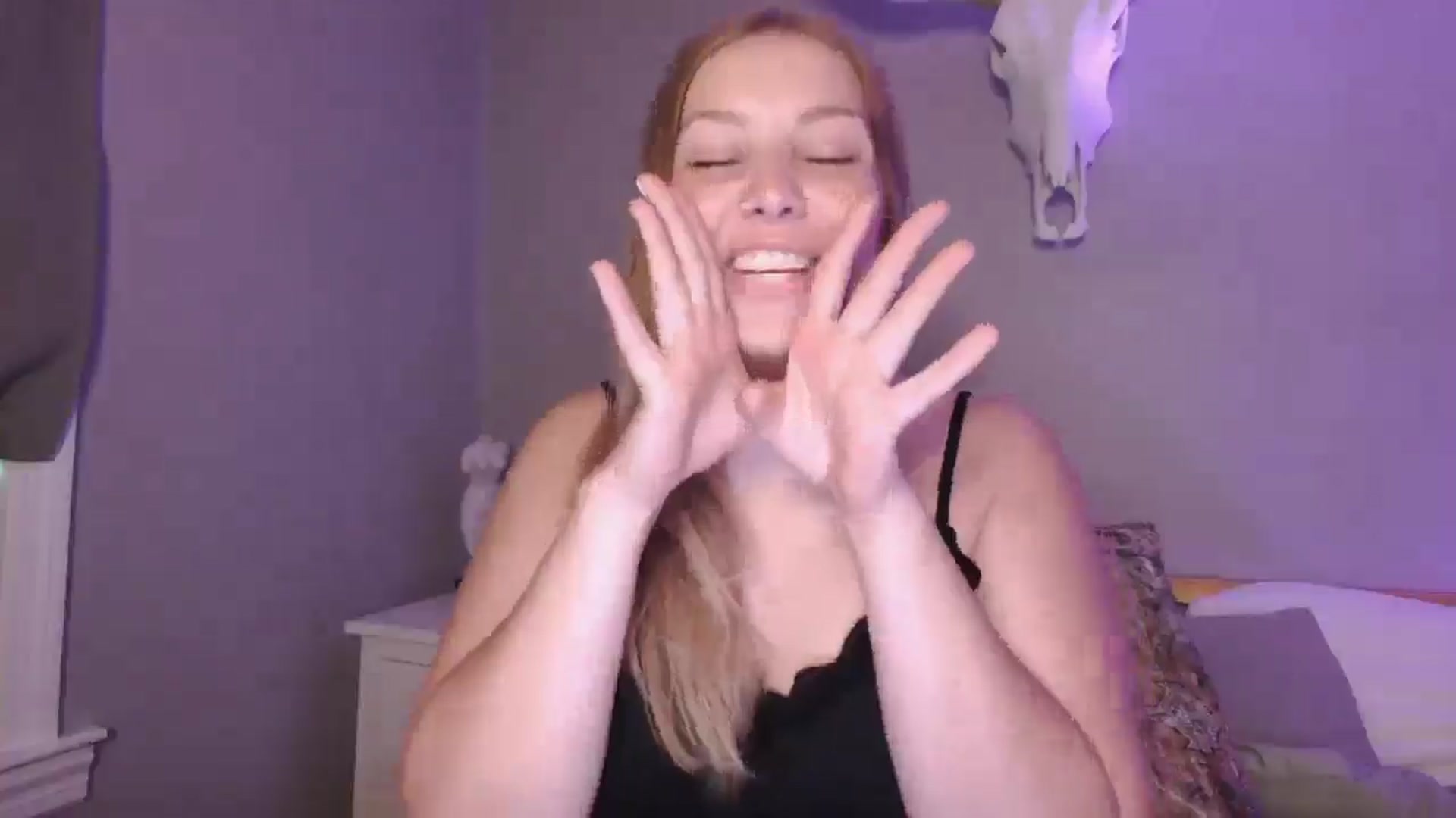 Gallery image thumbnail from Lovelyleah's myfreecams stream on, 09/28/2025, 18:11 image 4 of 20