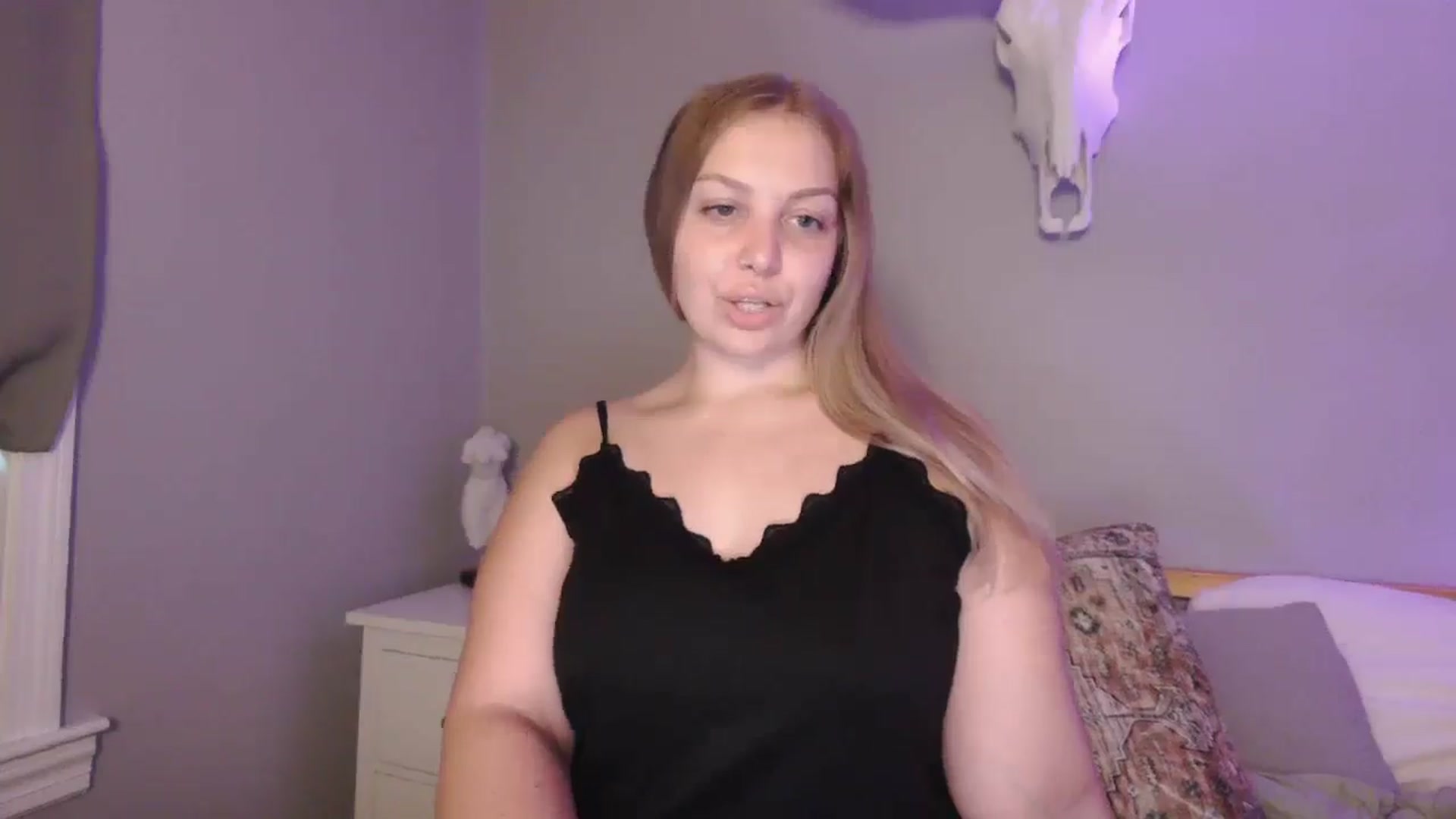 Gallery image thumbnail from Lovelyleah's myfreecams stream on, 09/28/2025, 18:11 image 6 of 20