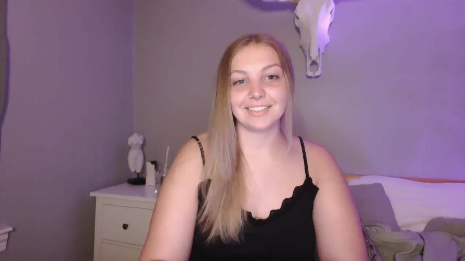 Gallery image thumbnail from Lovelyleah's myfreecams stream on, 09/28/2025, 18:11 image 17 of 20