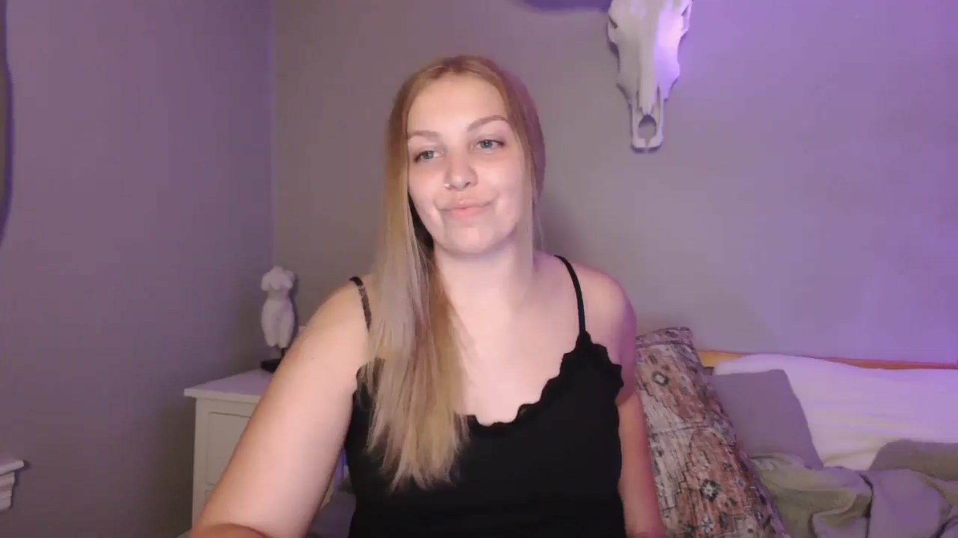 Gallery image thumbnail from Lovelyleah's myfreecams stream on, 09/28/2025, 18:11 image 18 of 20