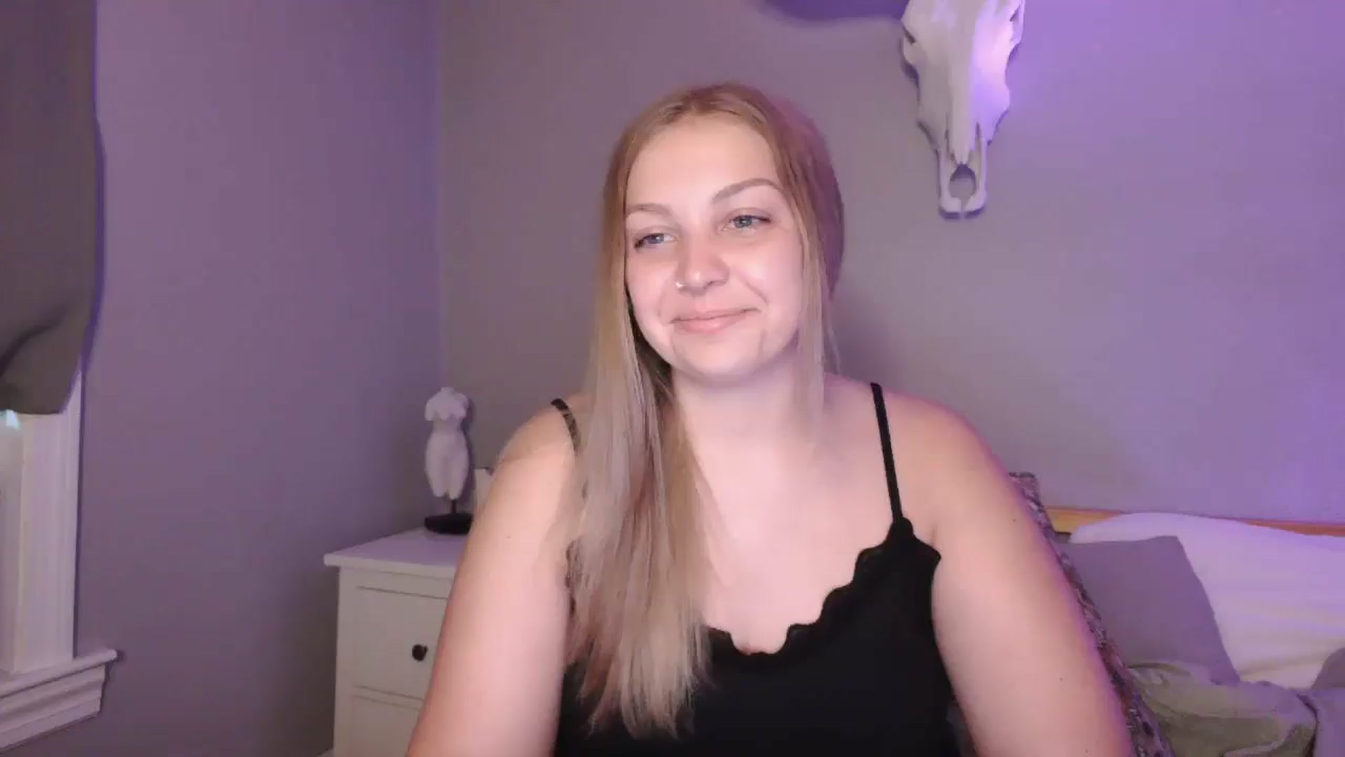 Gallery image thumbnail from Lovelyleah's myfreecams stream on, 09/28/2025, 18:11 image 16 of 20