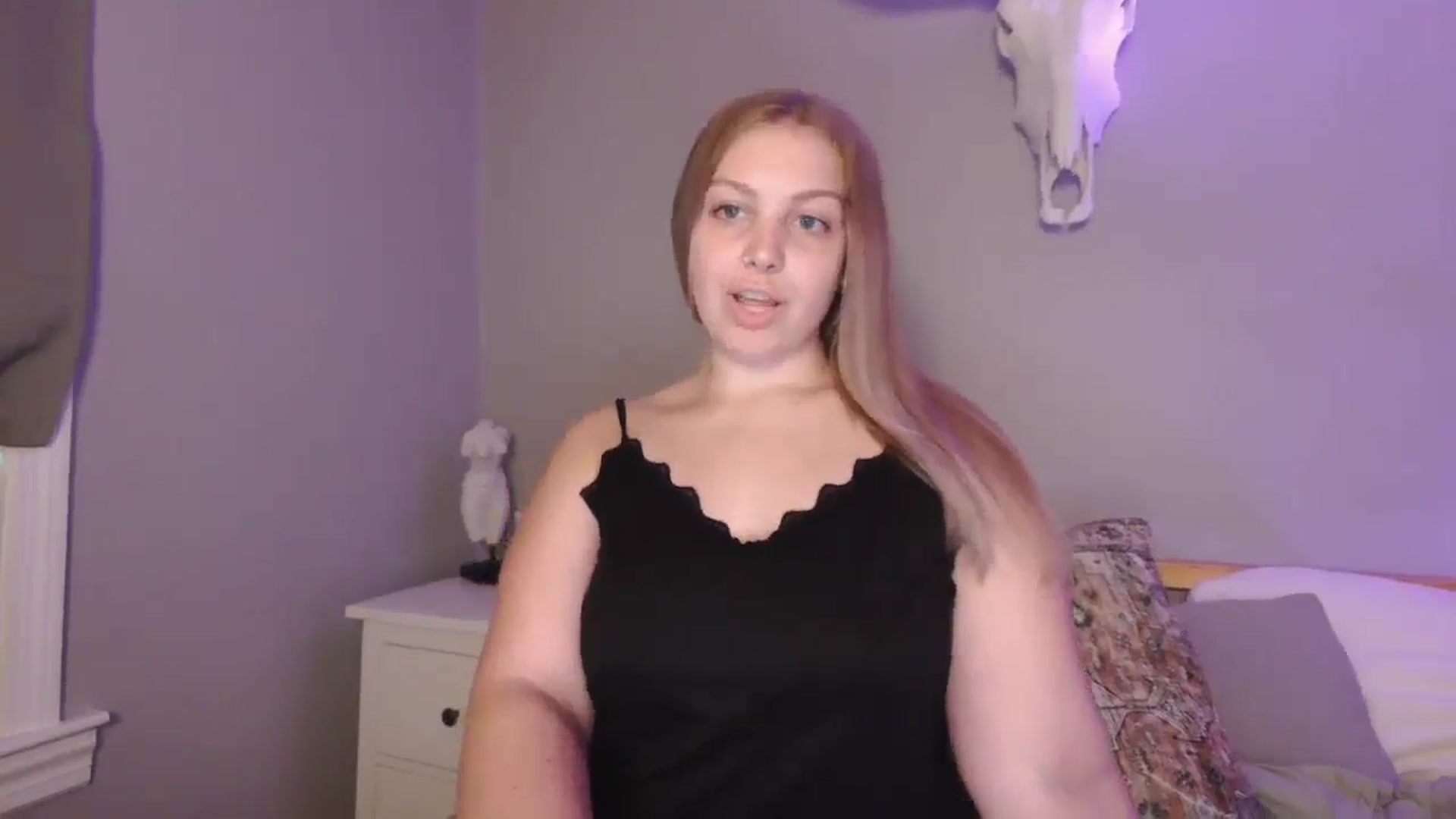 Gallery image thumbnail from Lovelyleah's myfreecams stream on, 09/28/2025, 18:11 image 8 of 20