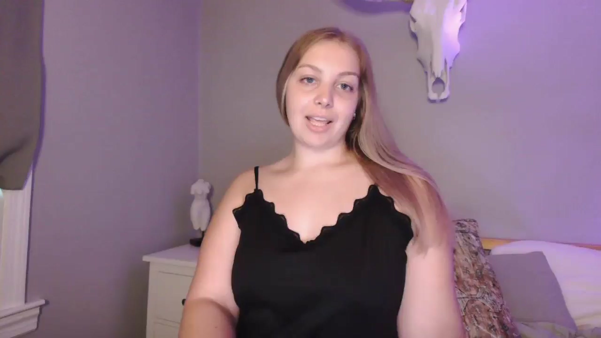 Gallery image thumbnail from Lovelyleah's myfreecams stream on, 09/28/2025, 18:11 image 5 of 20