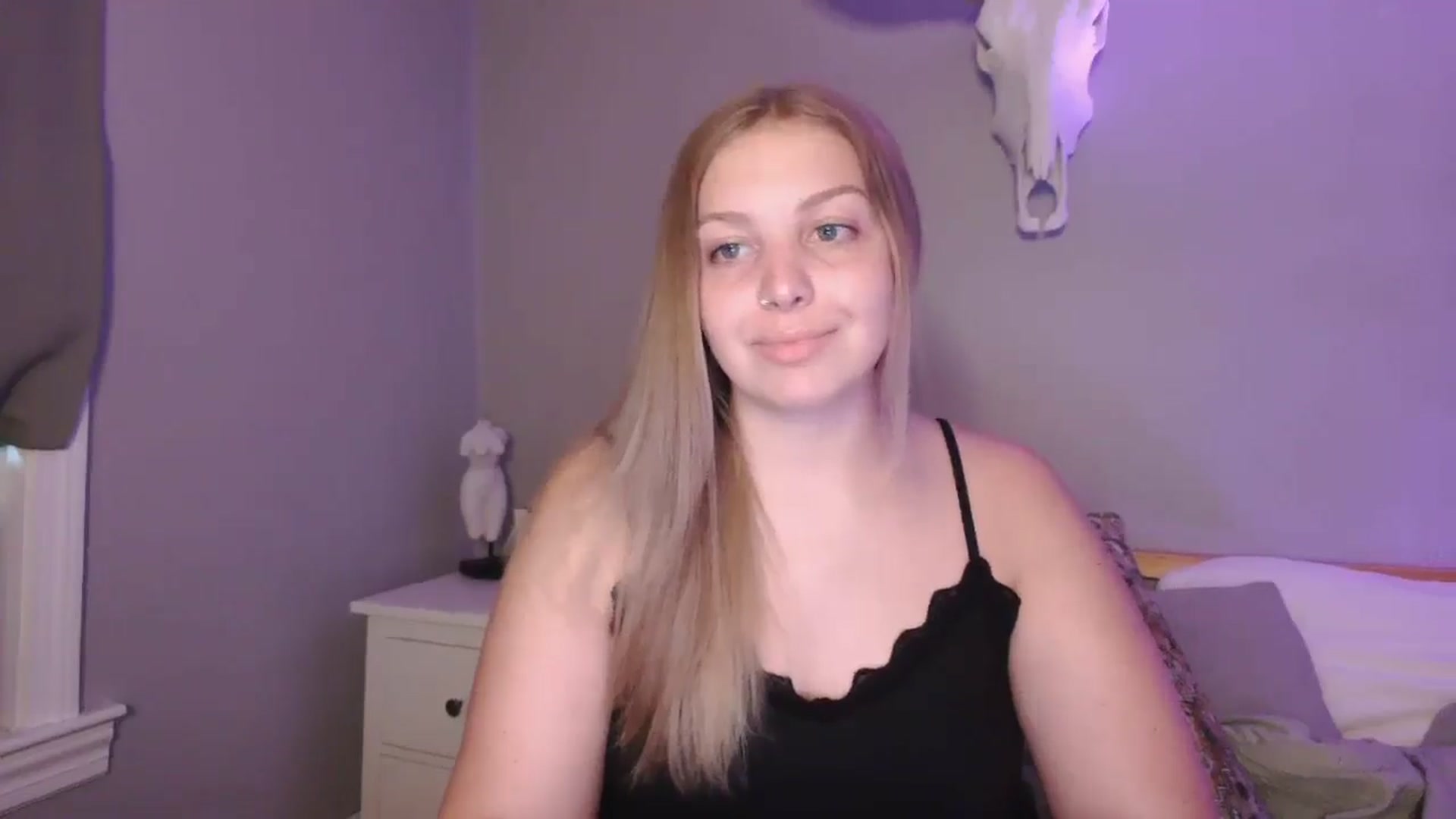 Gallery image thumbnail from Lovelyleah's myfreecams stream on, 09/28/2025, 18:11 image 15 of 20