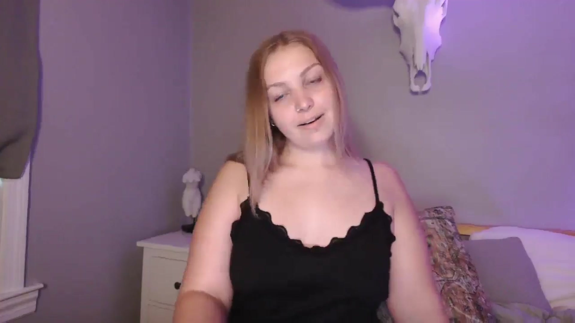 Gallery image thumbnail from Lovelyleah's myfreecams stream on, 09/28/2025, 18:11 image 13 of 20