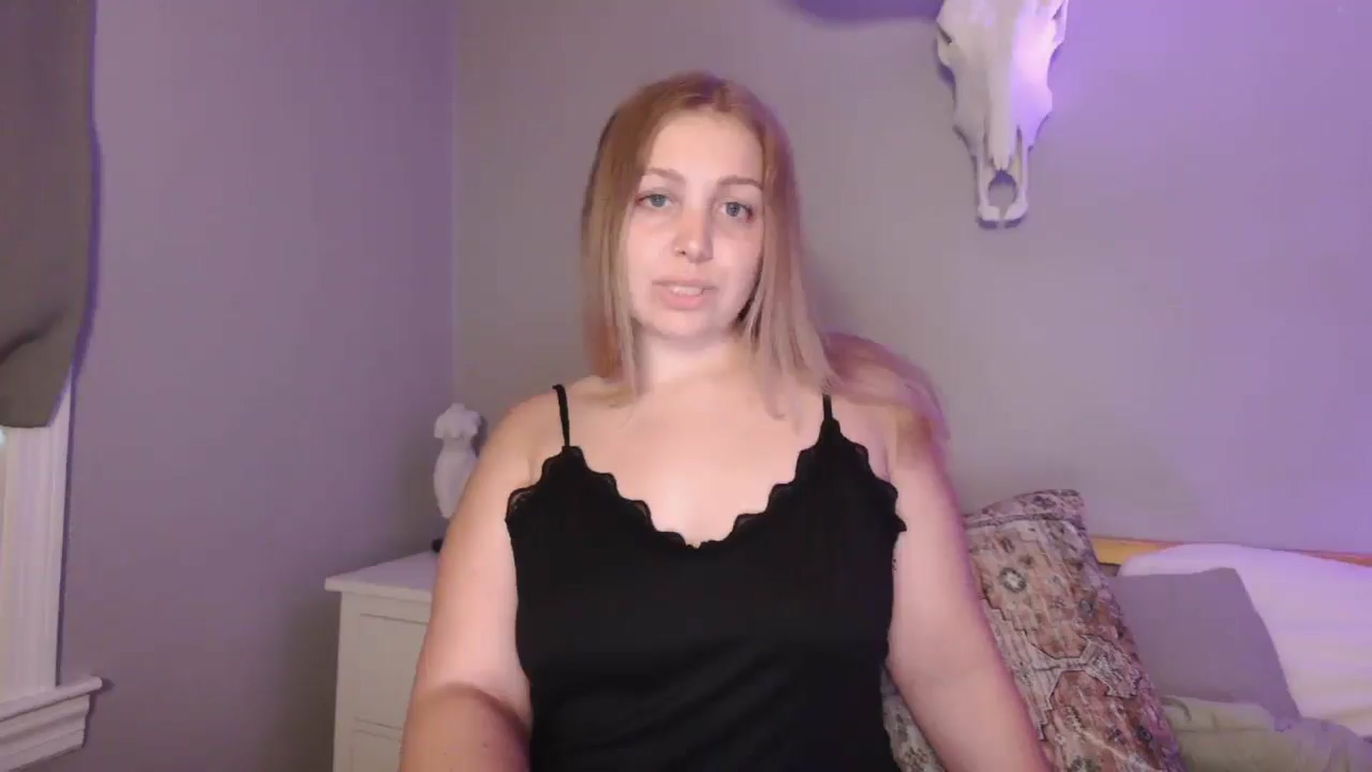 Gallery image thumbnail from Lovelyleah's myfreecams stream on, 09/28/2025, 18:11 image 3 of 20