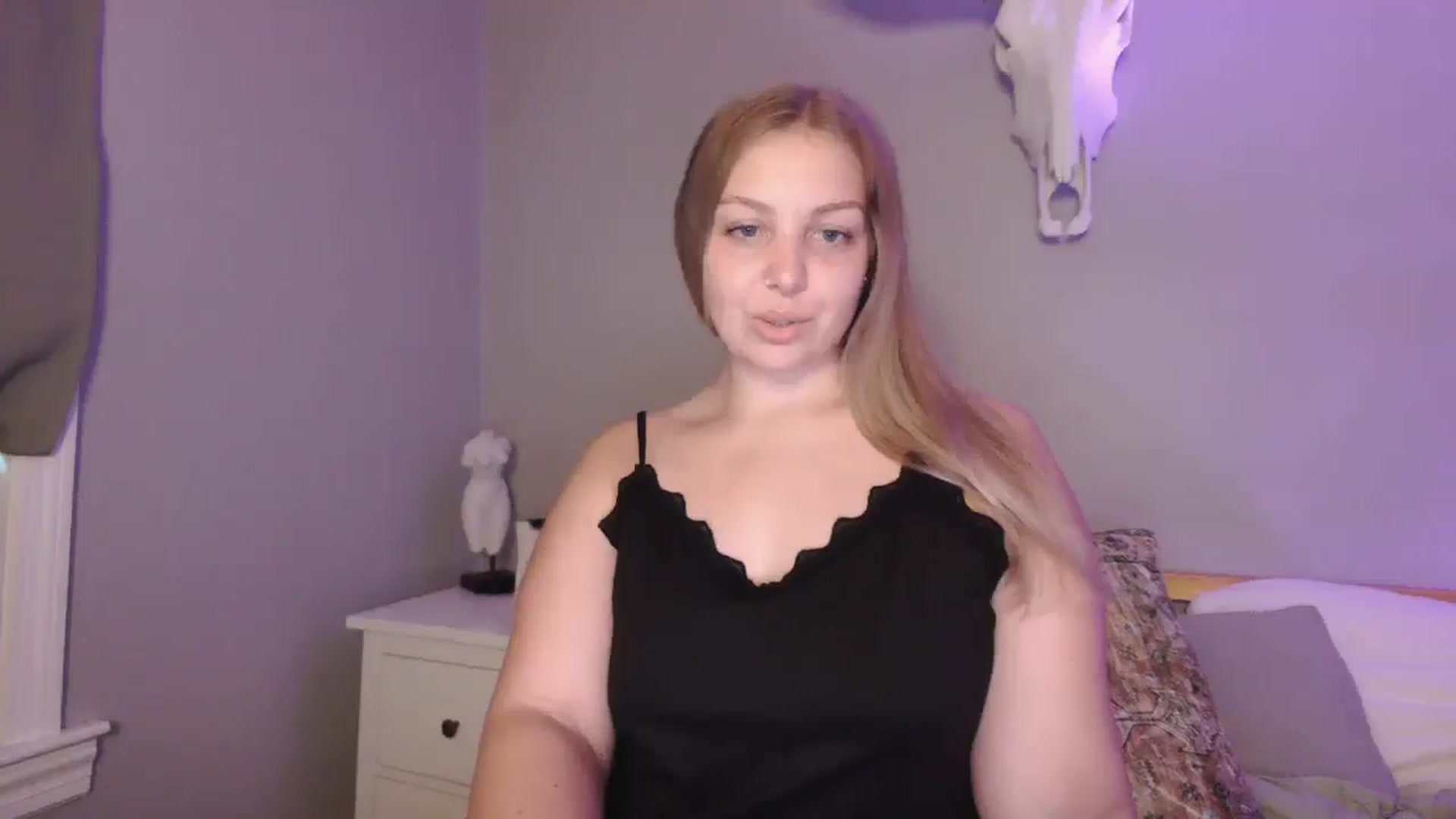 Gallery image thumbnail from Lovelyleah's myfreecams stream on, 09/28/2025, 18:11 image 7 of 20