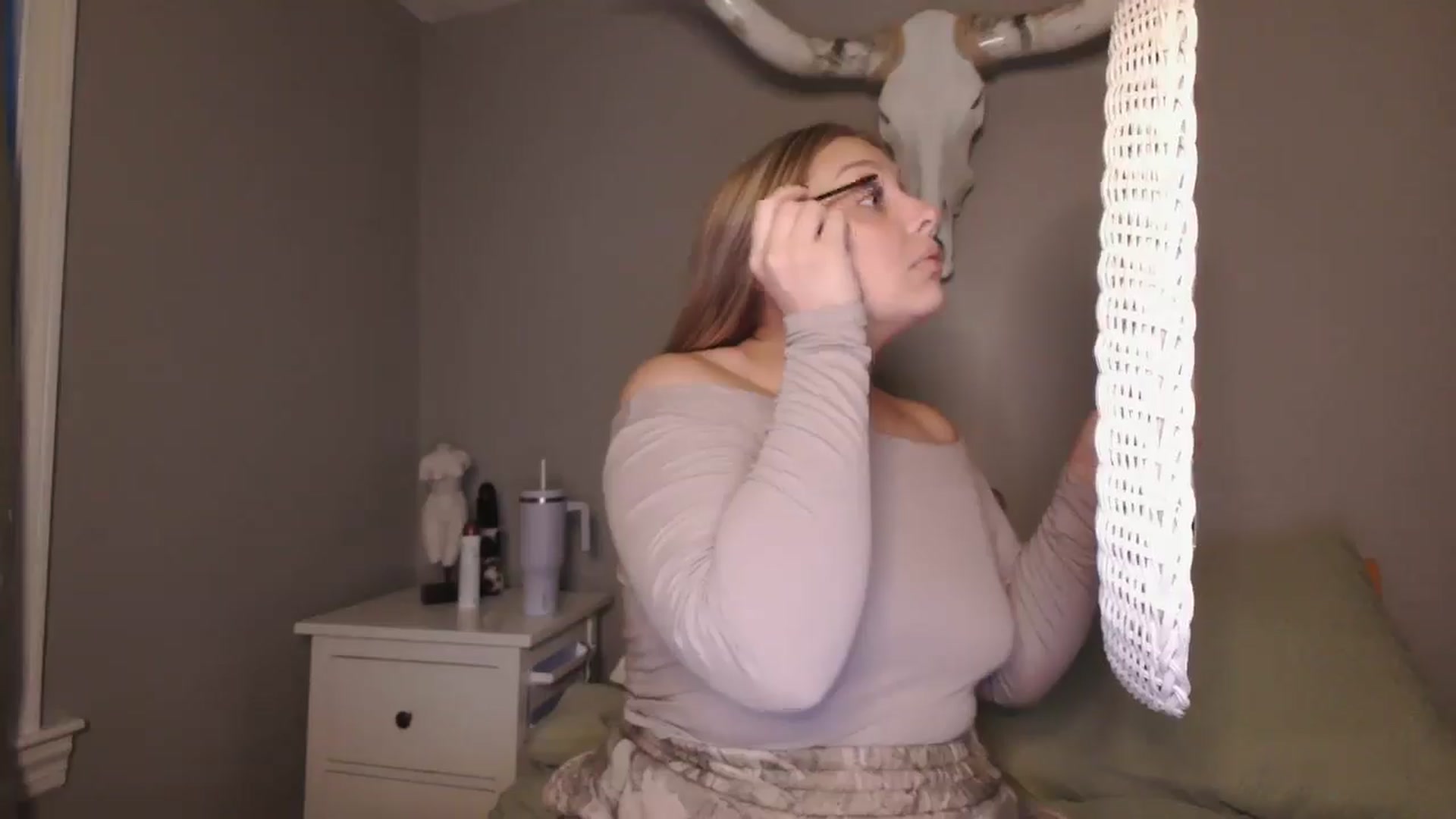 Gallery image thumbnail from Lovelyleah's myfreecams stream on, 11/21/2025, 21:24 image 15 of 20