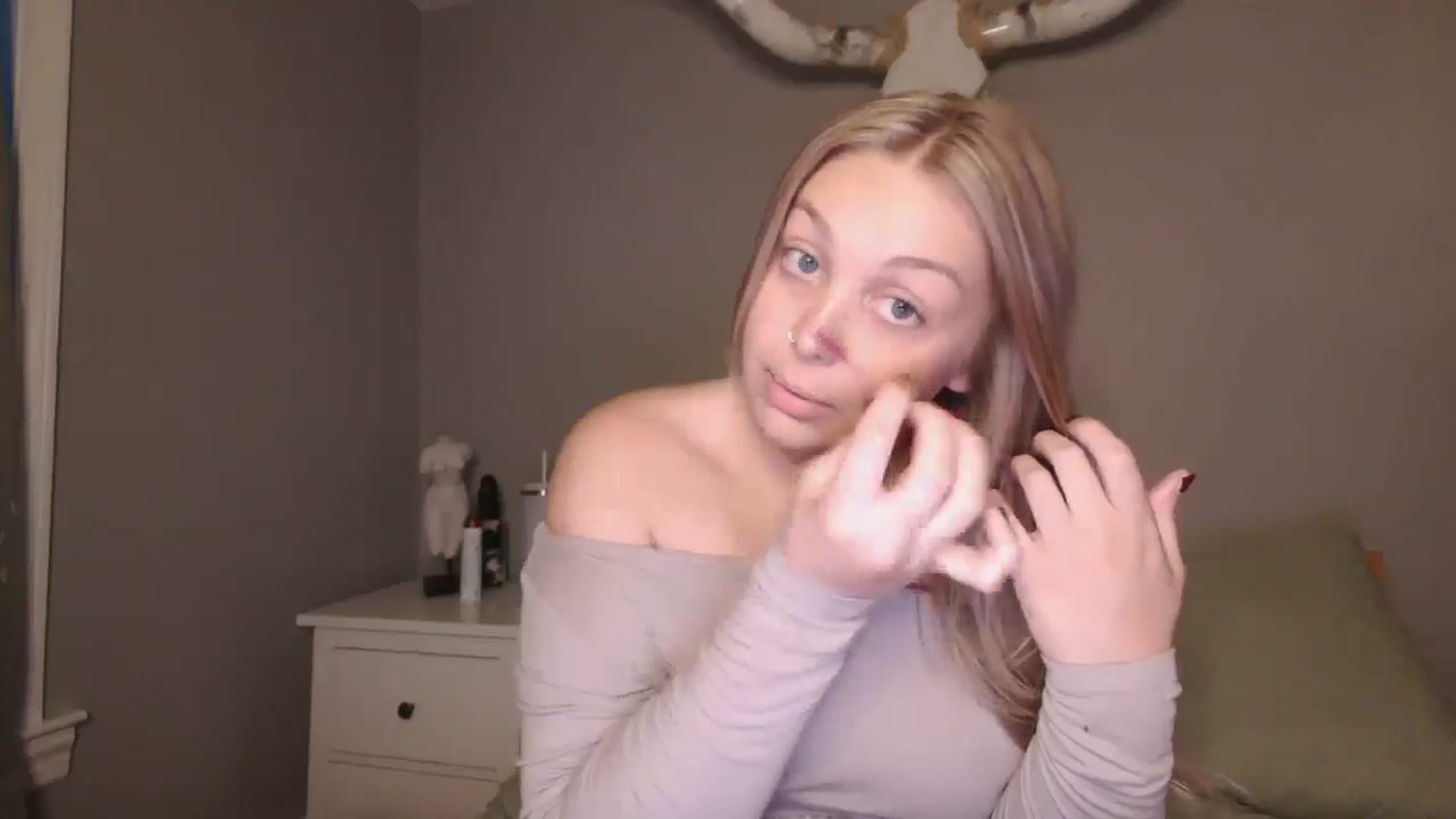 Gallery image thumbnail from Lovelyleah's myfreecams stream on, 11/21/2025, 21:24 image 11 of 20