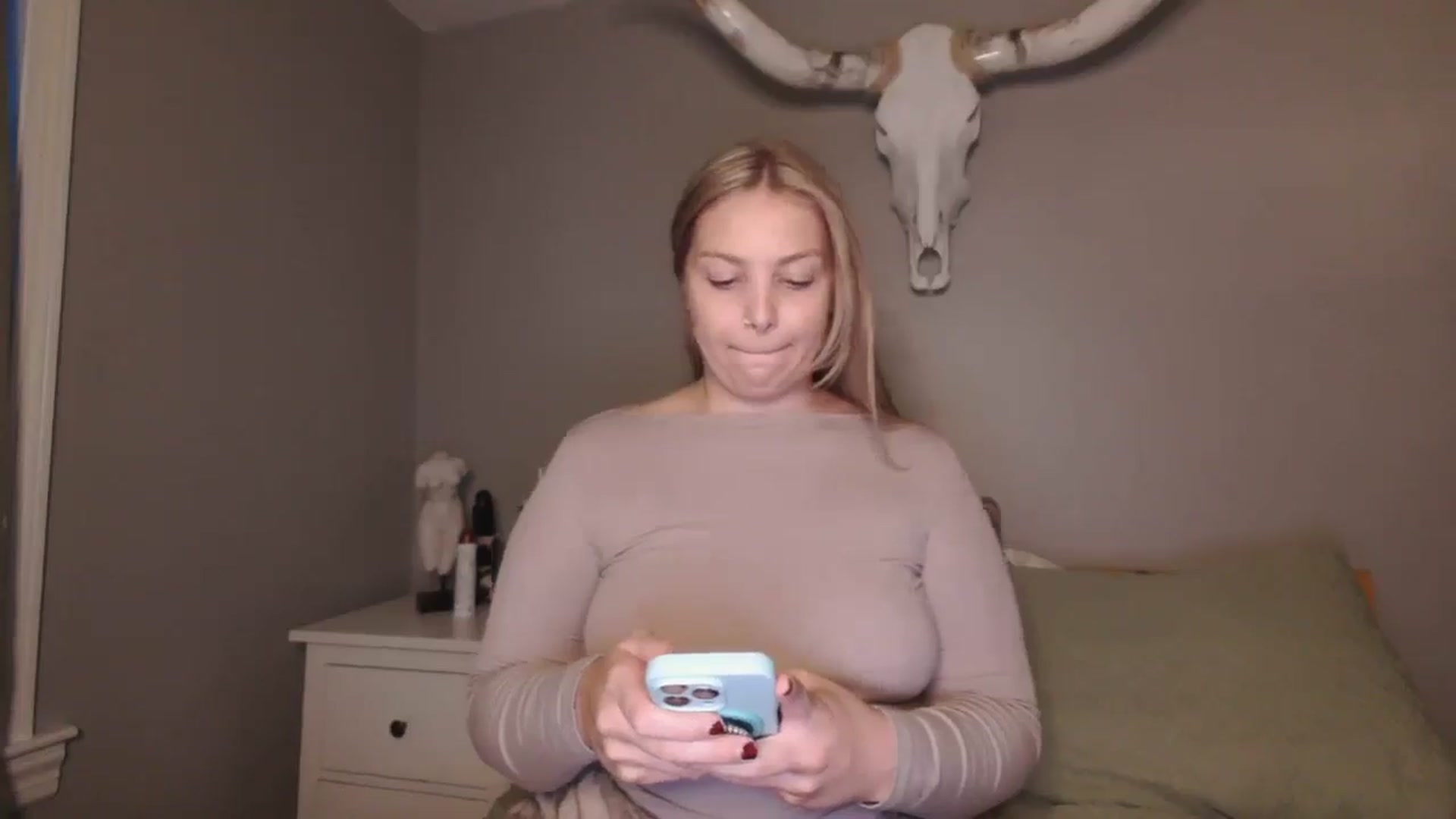 Gallery image thumbnail from Lovelyleah's myfreecams stream on, 11/21/2025, 21:24 image 3 of 20