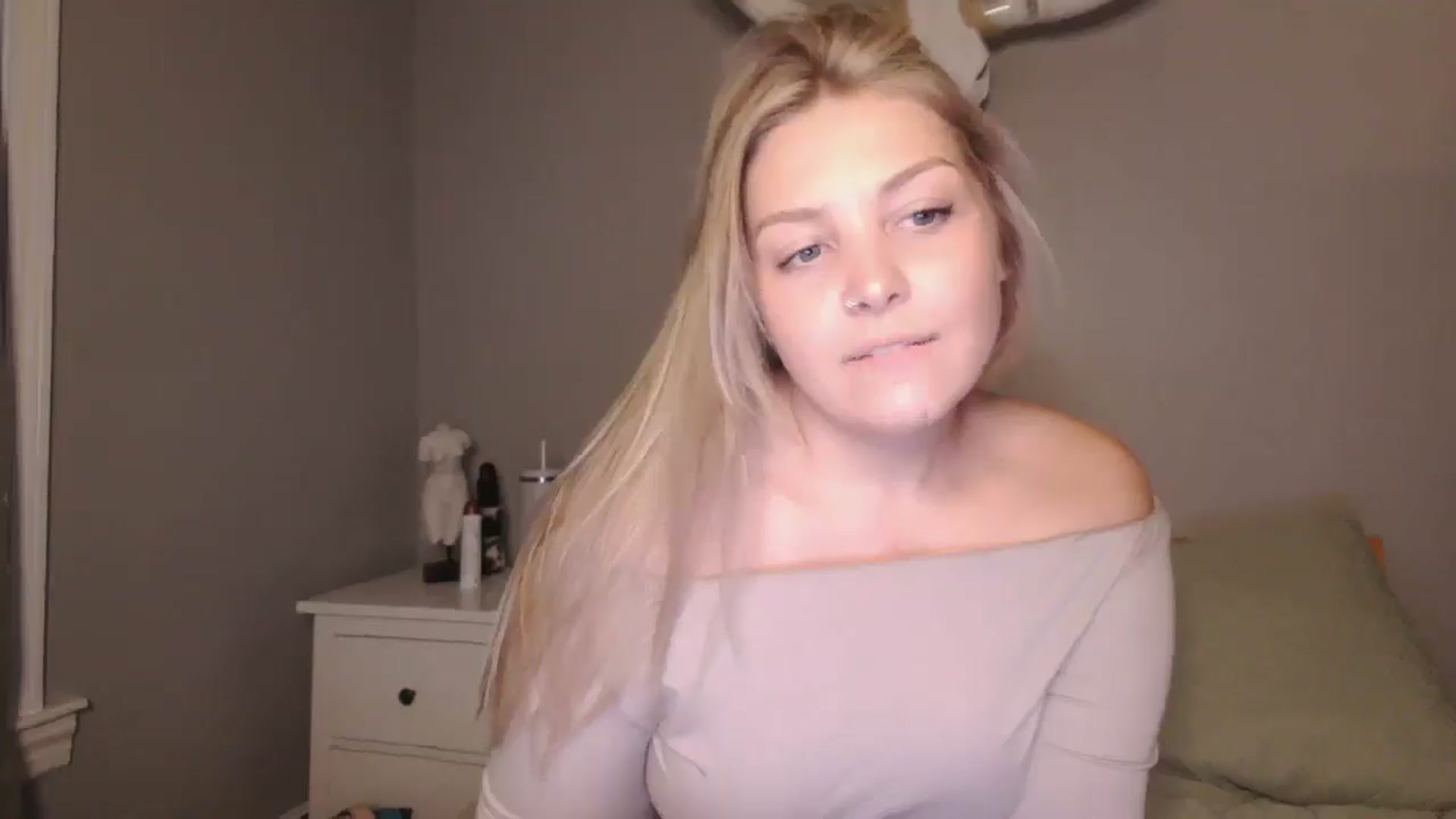 Gallery image thumbnail from Lovelyleah's myfreecams stream on, 11/21/2025, 21:24 image 17 of 20