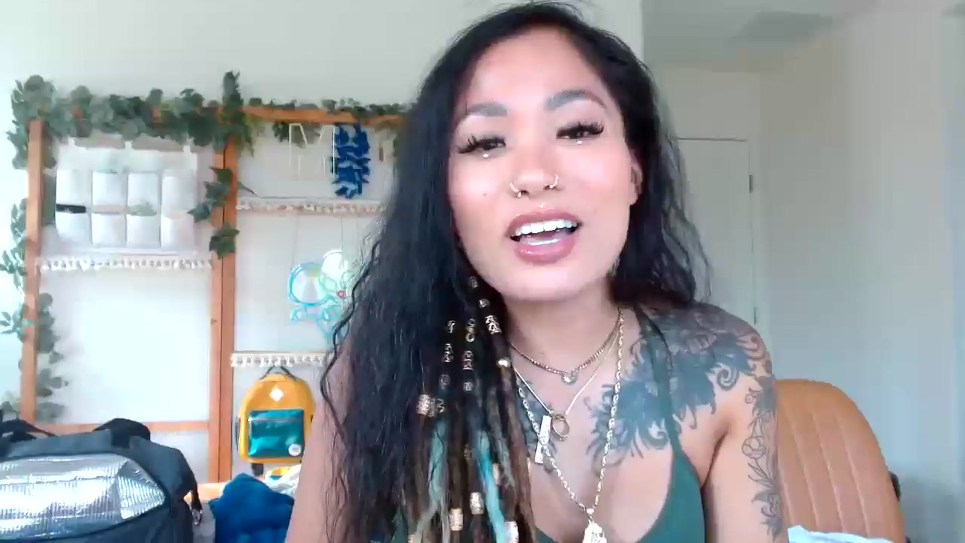 Gallery image thumbnail from Lovelyxmacii's myfreecams stream on, 07/17/2025, 24:01 image 15 of 20