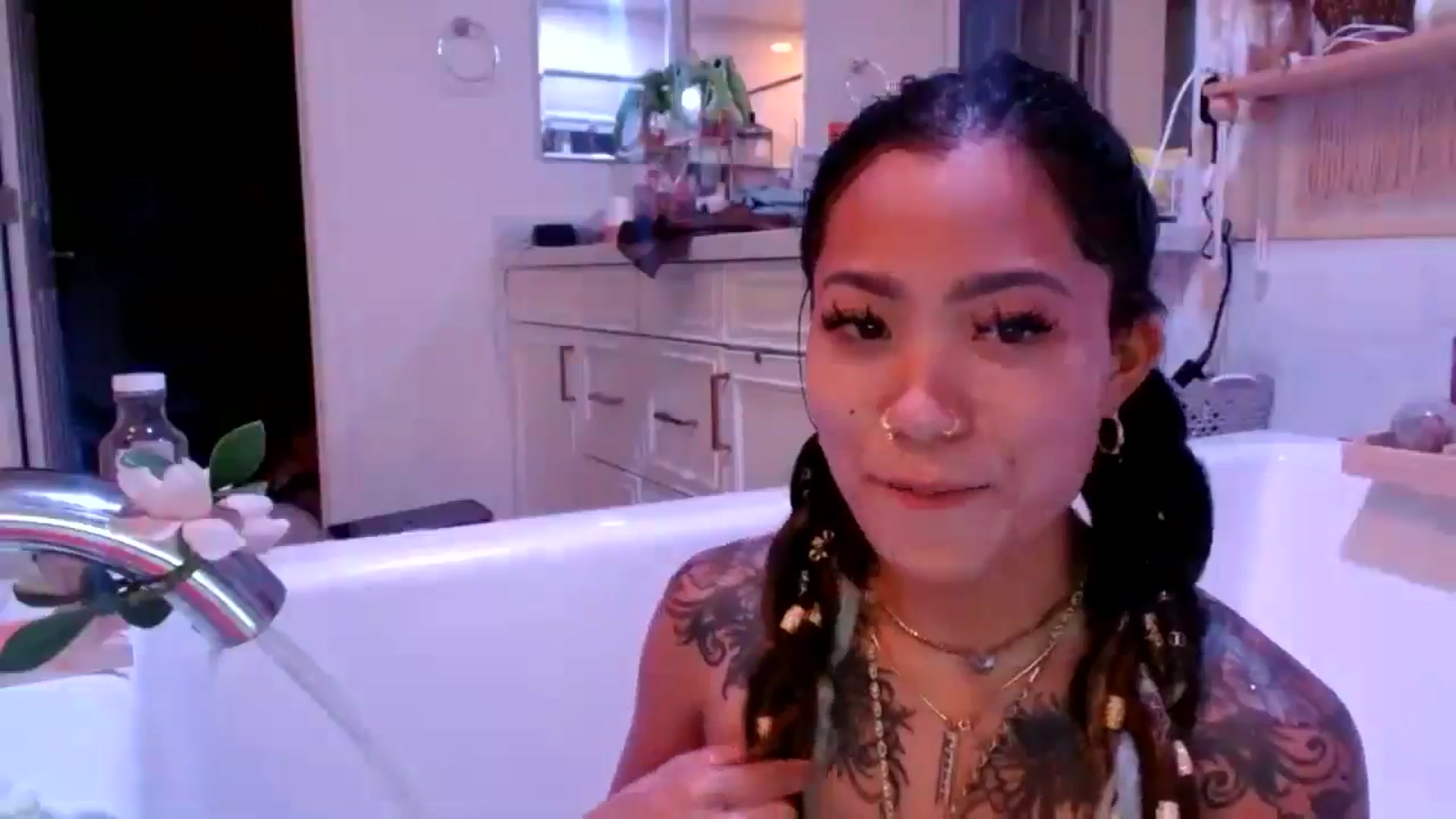Gallery image thumbnail from Lovelyxmacii's myfreecams stream on, 07/29/2025, 09:50 image 11 of 20