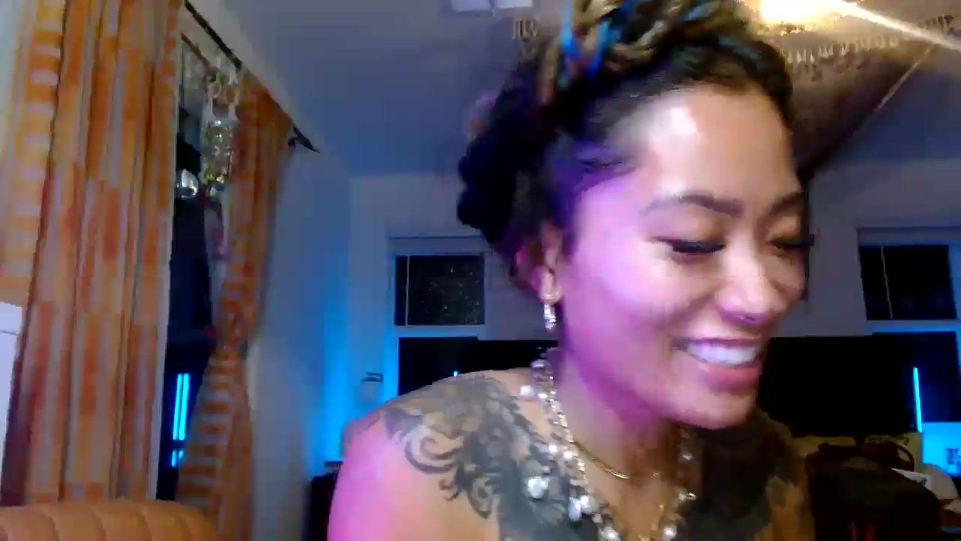 Gallery image thumbnail from Lovelyxmacii's myfreecams stream on, 08/02/2025, 09:39 image 10 of 20