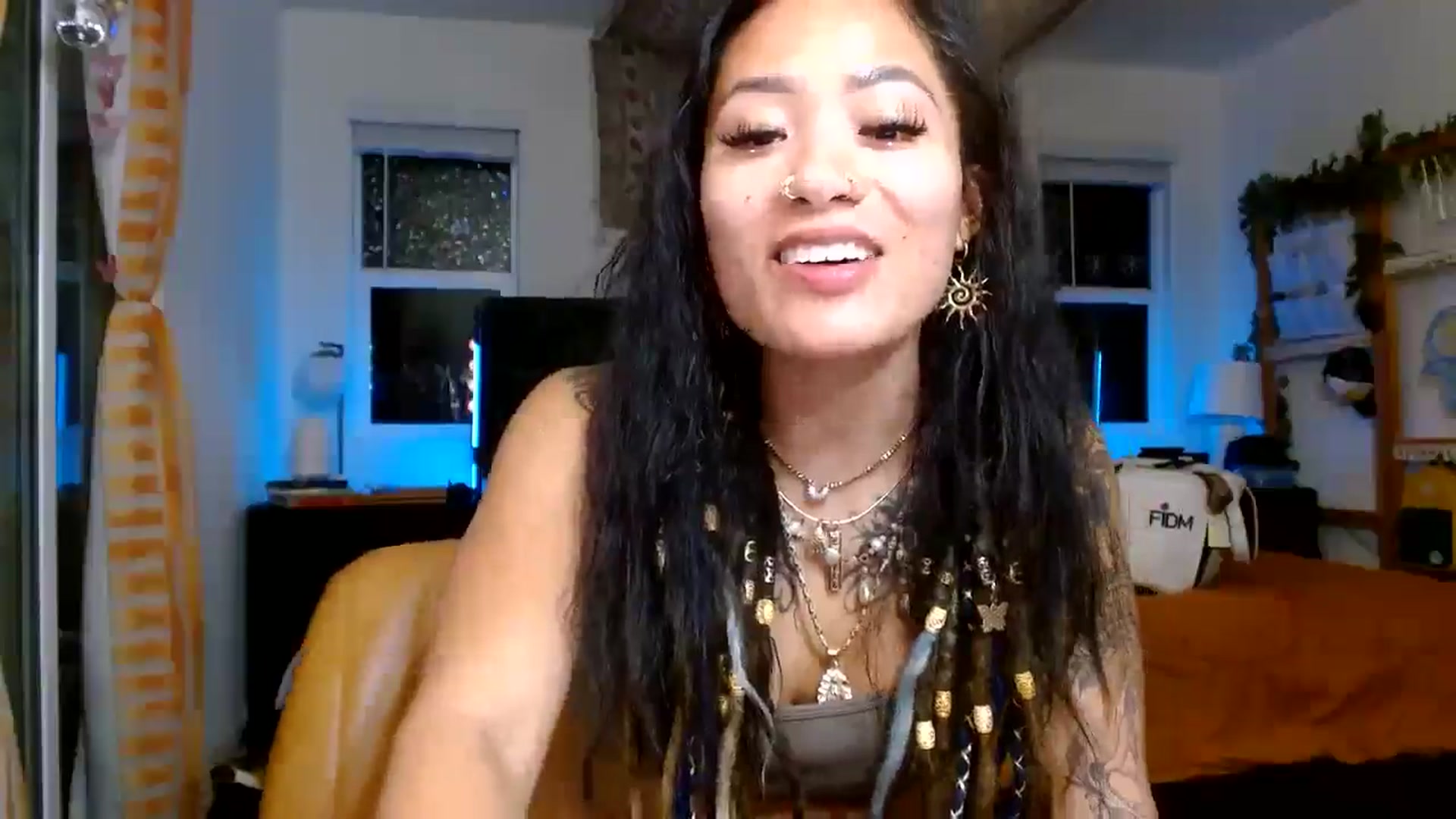 Gallery image thumbnail from Lovelyxmacii's myfreecams stream on, 08/18/2025, 04:32 image 11 of 20