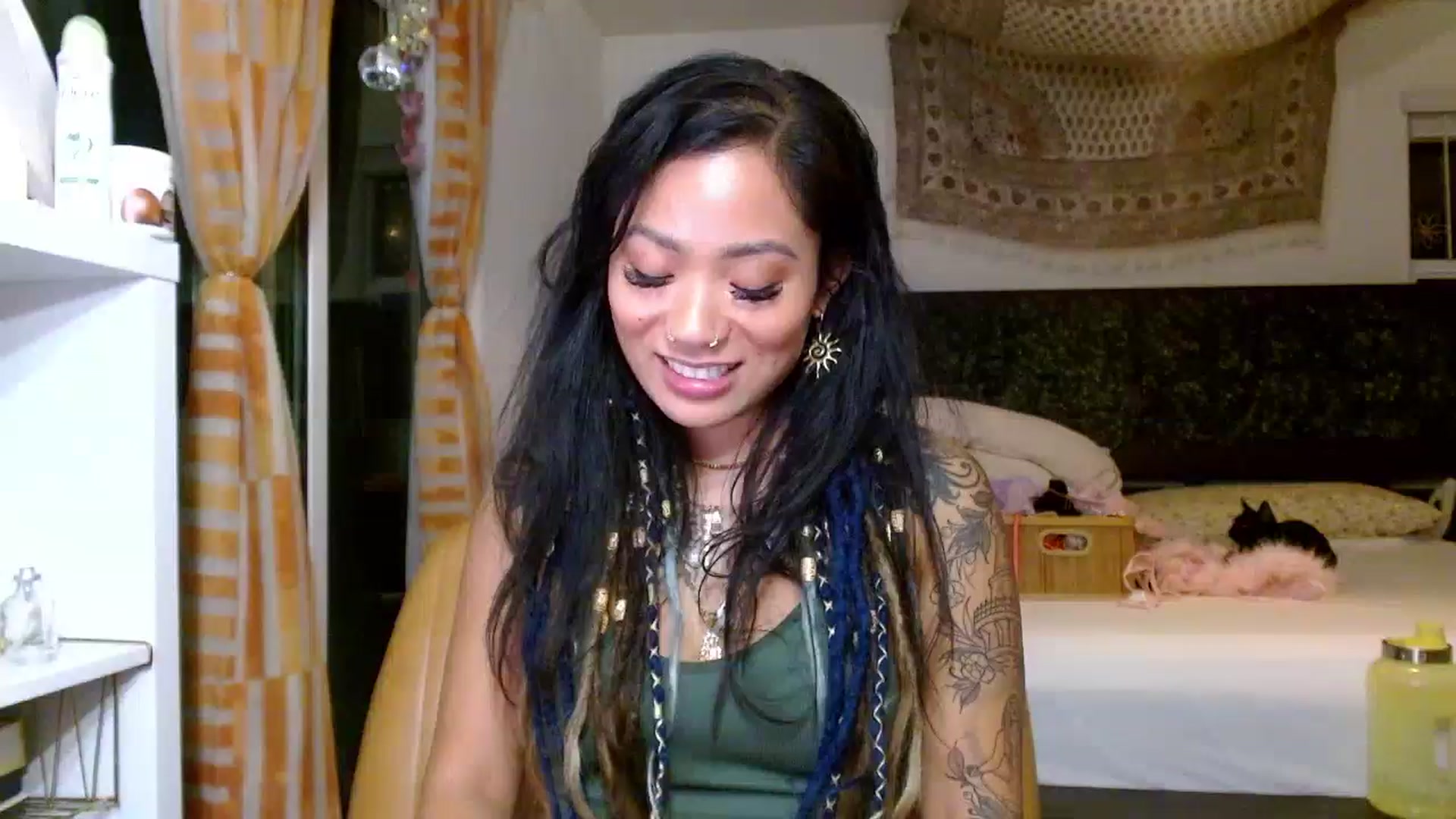 Gallery image thumbnail from Lovelyxmacii's myfreecams stream on, 08/19/2025, 09:31 image 10 of 20