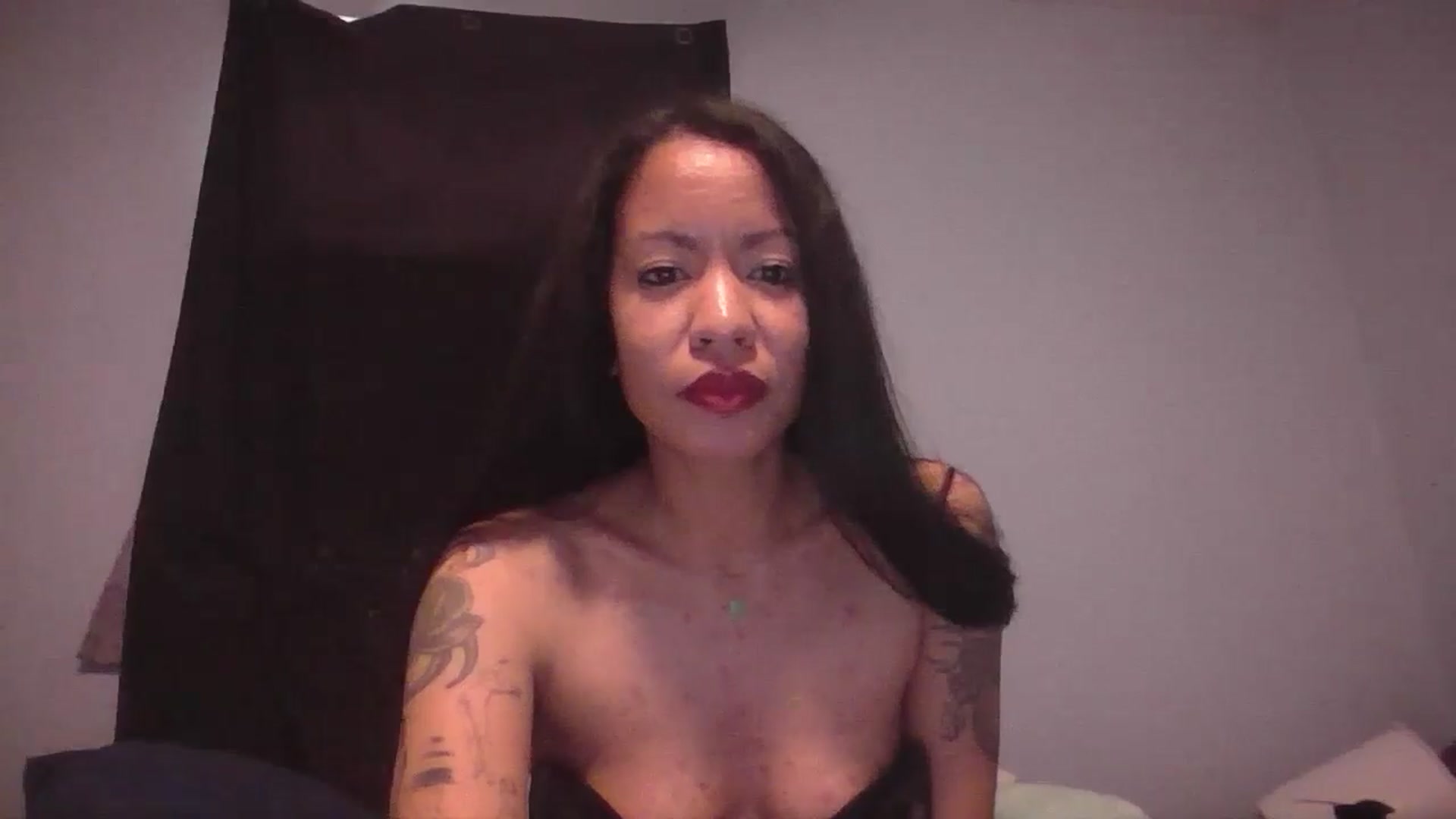 Gallery image thumbnail from Lovemilk's myfreecams stream on, 12/23/2024, 18:55 image 7 of 20