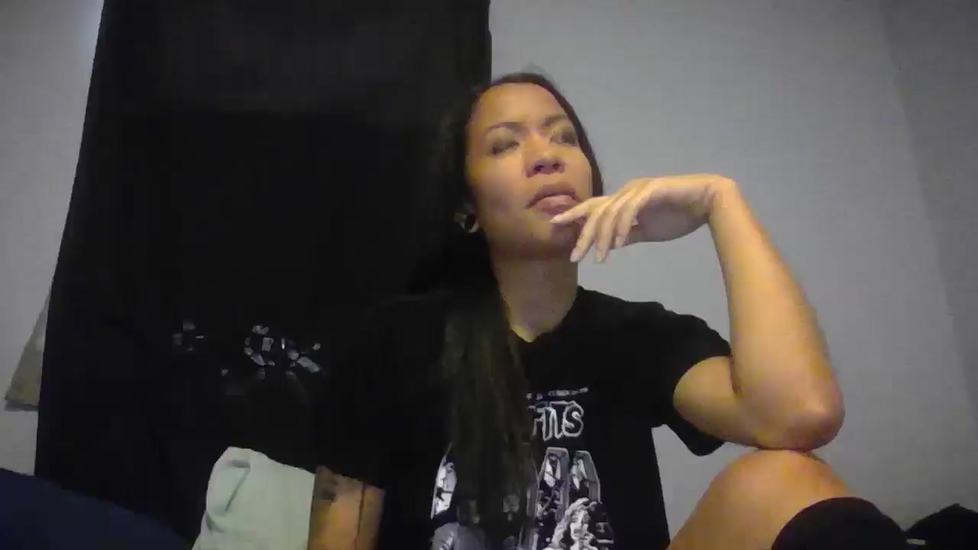 Gallery image thumbnail from Lovemilk's myfreecams stream on, 12/24/2024, 17:49 image 1 of 20