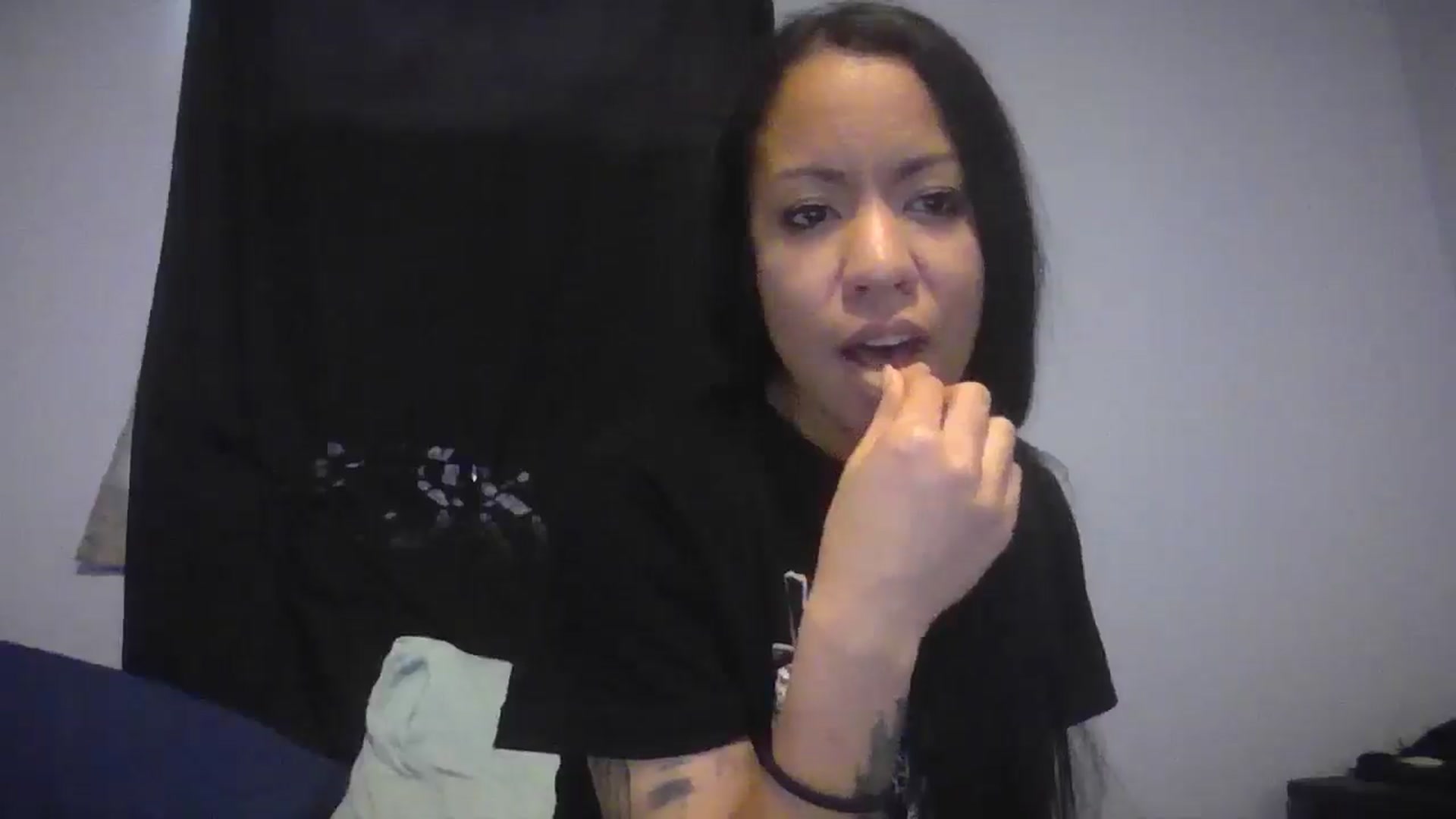Gallery image thumbnail from Lovemilk's myfreecams stream on, 12/24/2024, 17:49 image 15 of 20