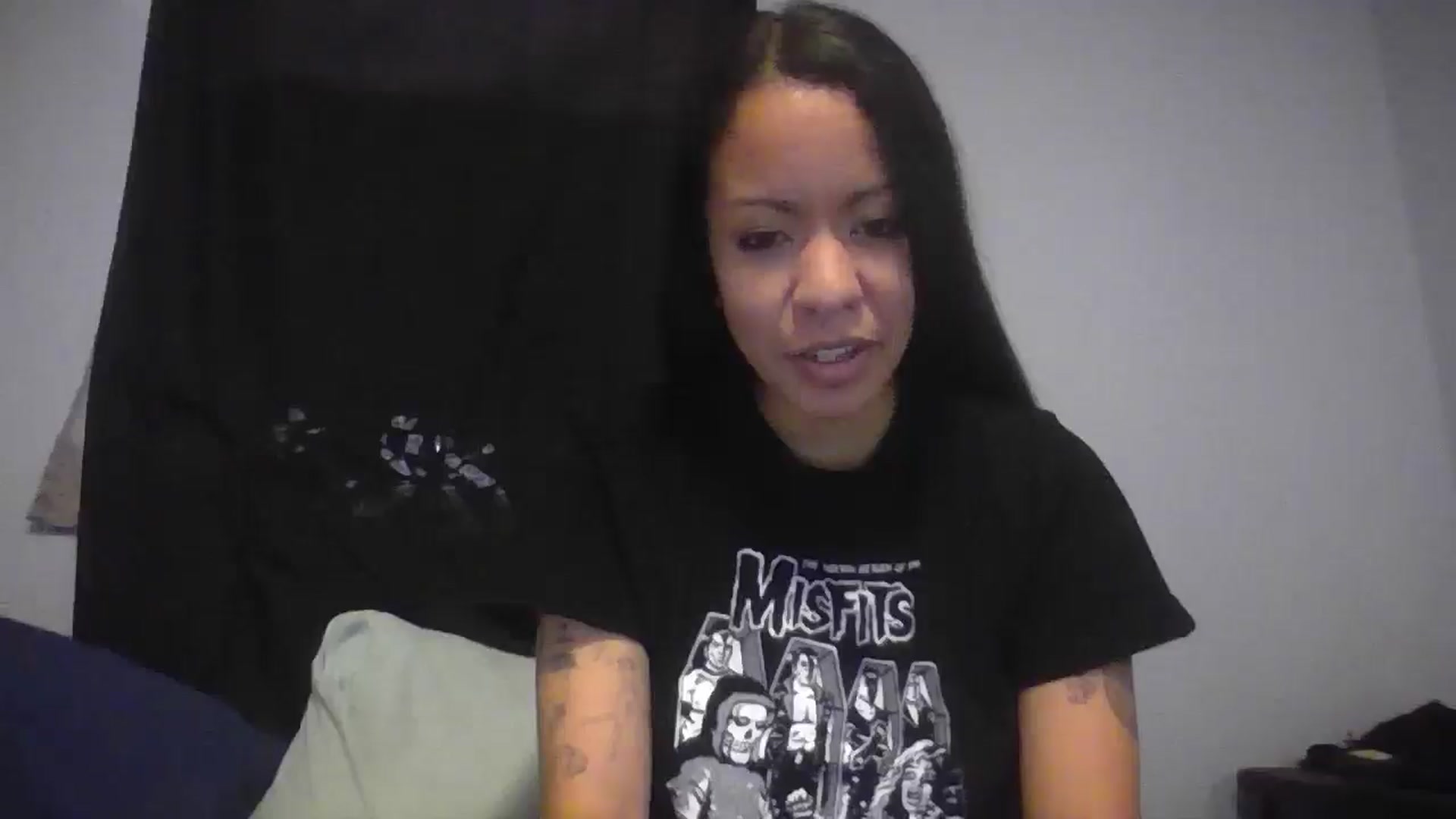 Gallery image thumbnail from Lovemilk's myfreecams stream on, 12/24/2024, 17:49 image 10 of 20