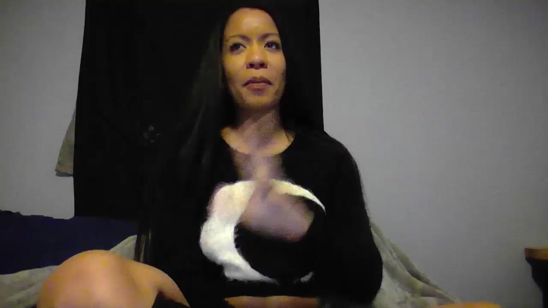 Gallery image thumbnail from Lovemilk's myfreecams stream on, 01/11/2025, 15:07 image 6 of 20