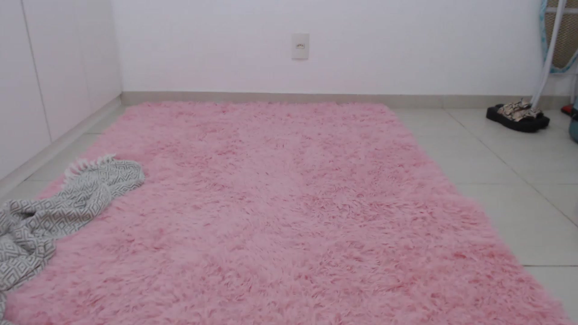 Gallery image thumbnail from LoverBella's myfreecams stream on, 01/18/2023, 01:40 image 14 of 20