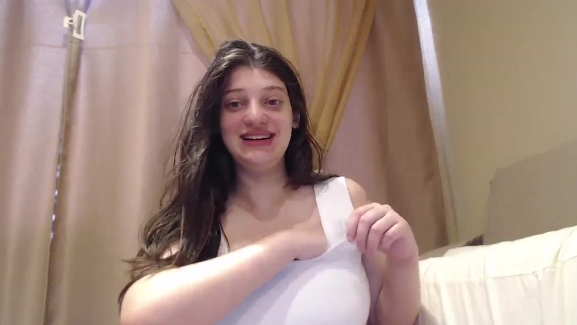Gallery image thumbnail from LoverBella's myfreecams stream on, 11/02/2025, 15:54 image 7 of 20