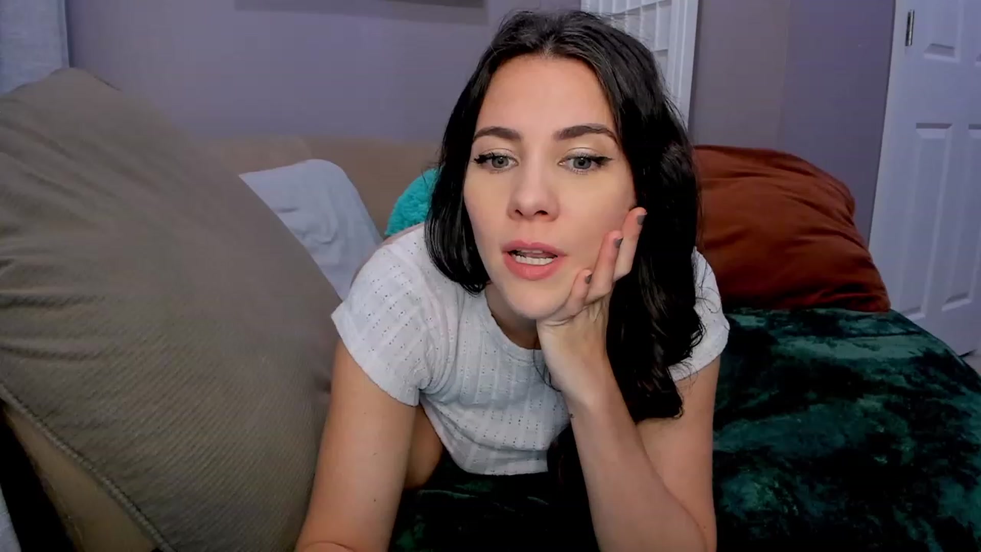 Gallery image thumbnail from LovesDesire's myfreecams stream on, 04/19/2023, 03:32 image 18 of 20