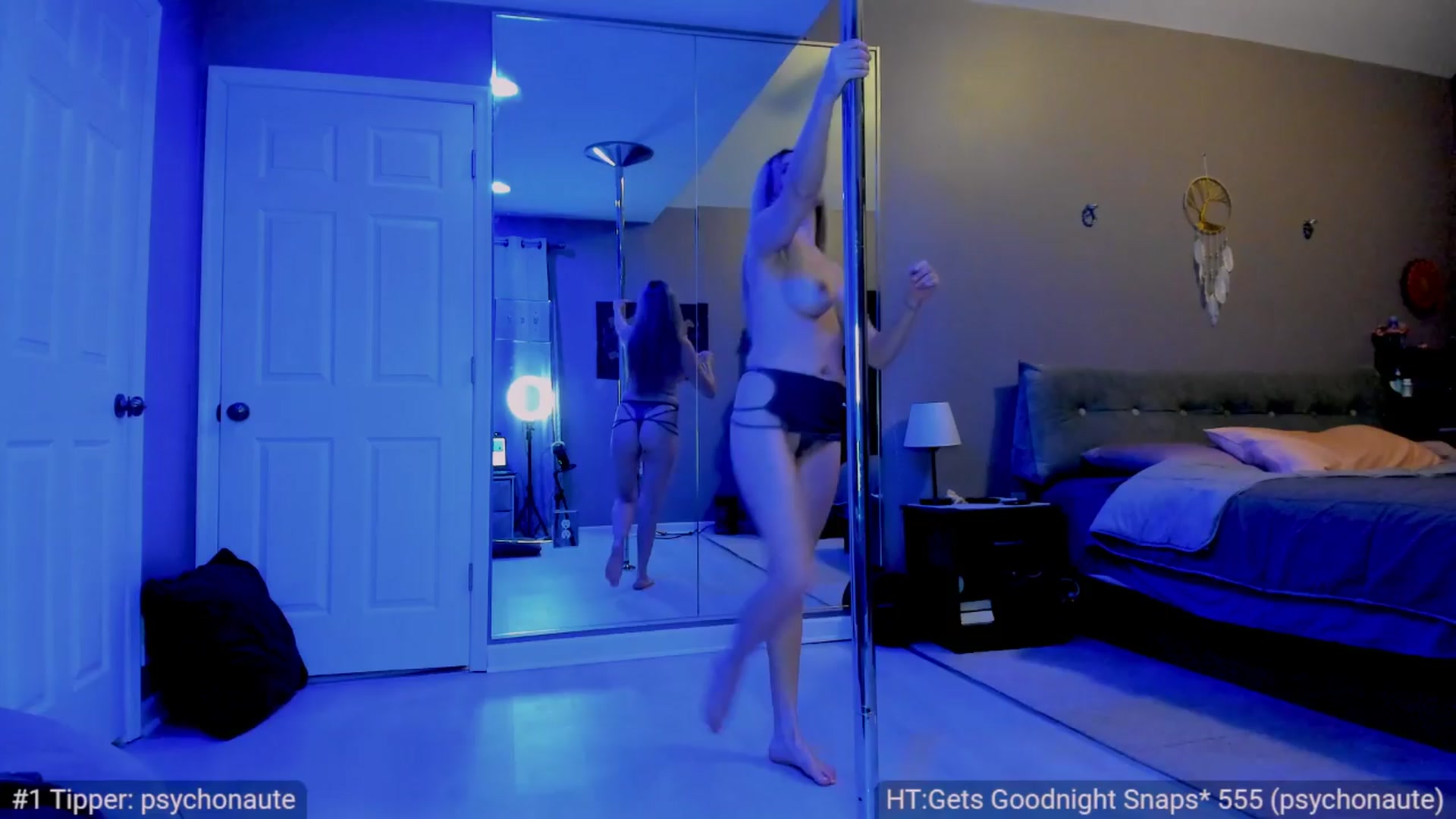 Gallery image thumbnail from LovesDesire's myfreecams stream on, 03/29/2024, 06:44 image 13 of 20