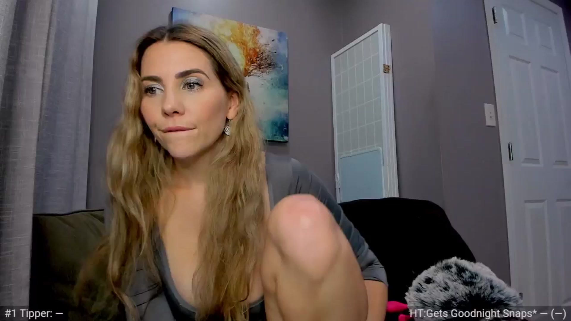 Gallery image thumbnail from LovesDesire's myfreecams stream on, 05/18/2024, 02:23 image 1 of 20