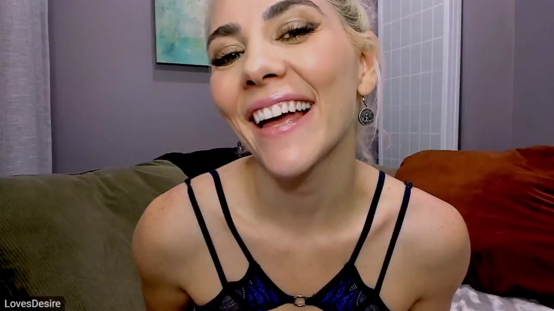 Gallery image thumbnail from LovesDesire's myfreecams stream on, 12/03/2024, 03:33 image 2 of 20