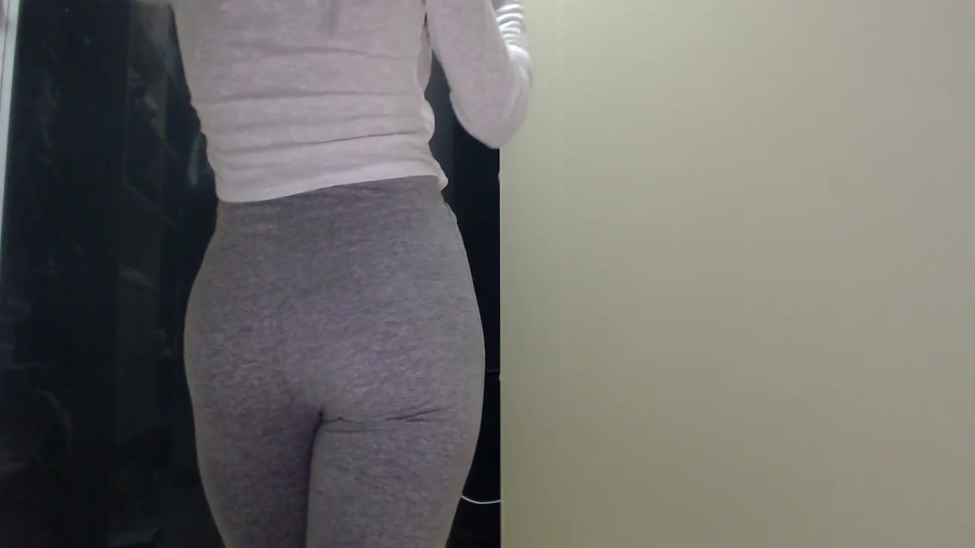 Gallery image thumbnail from LoviinNiina's myfreecams stream on, 10/16/2023, 13:12 image 8 of 20