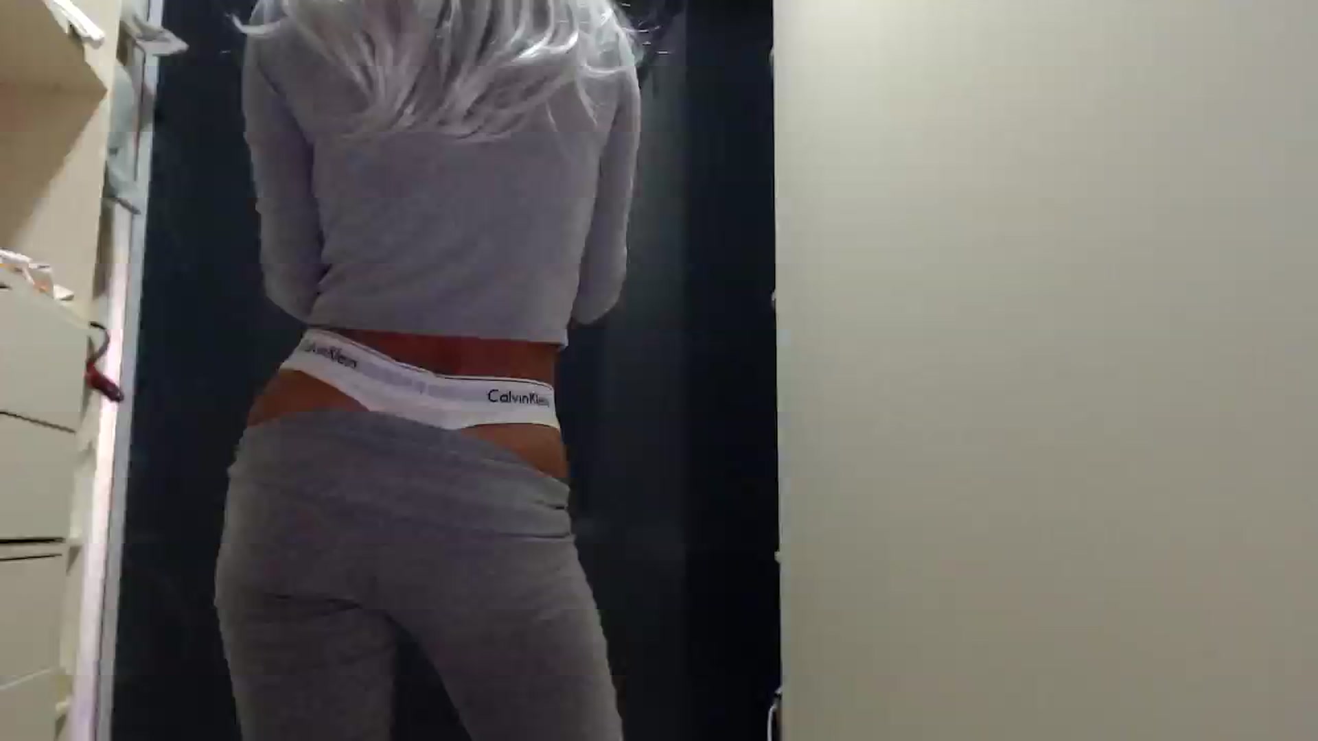 Gallery image thumbnail from LoviinNiina's myfreecams stream on, 10/18/2023, 08:39 image 1 of 20